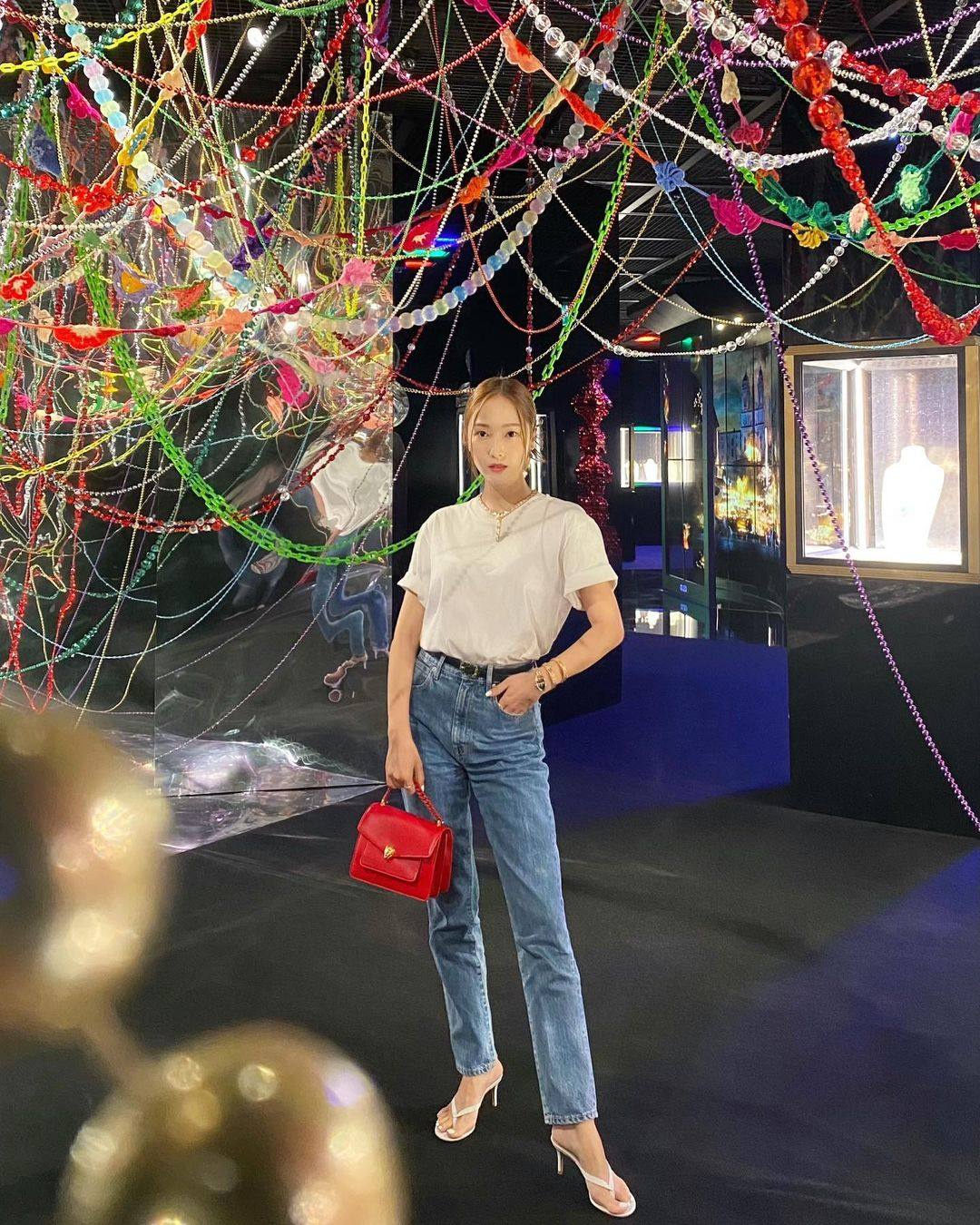 Jessica Jung with her colorful mini bag. Photo: @jessica.syj/Instagram