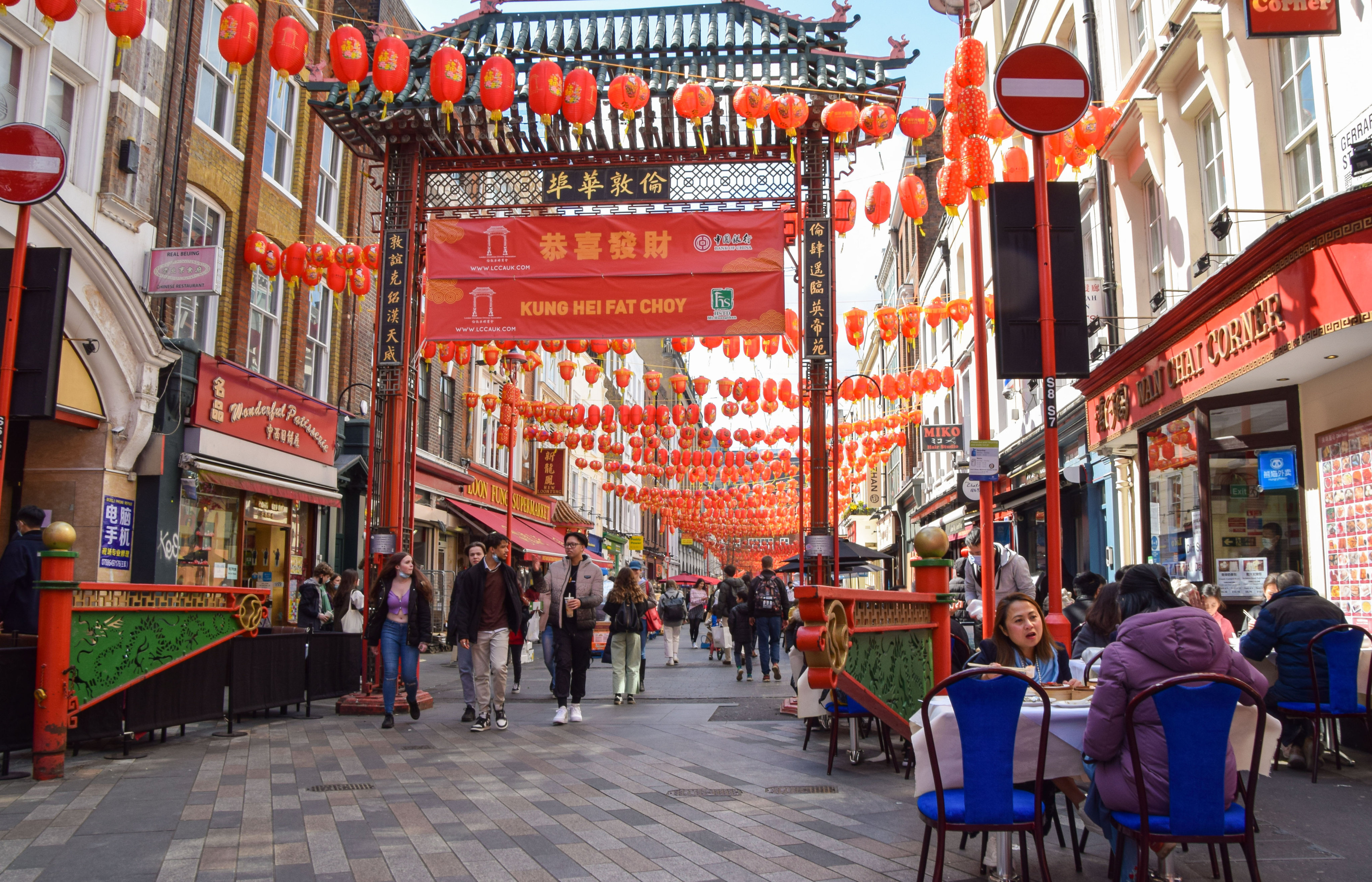 As thousands of Hongkongers leave their homes to head to the UK, they will be sharing Hong Kong’s unique culture. Above: Gerrard Street in Chinatown, London. Photo: Vuk Valcic/Getty Images