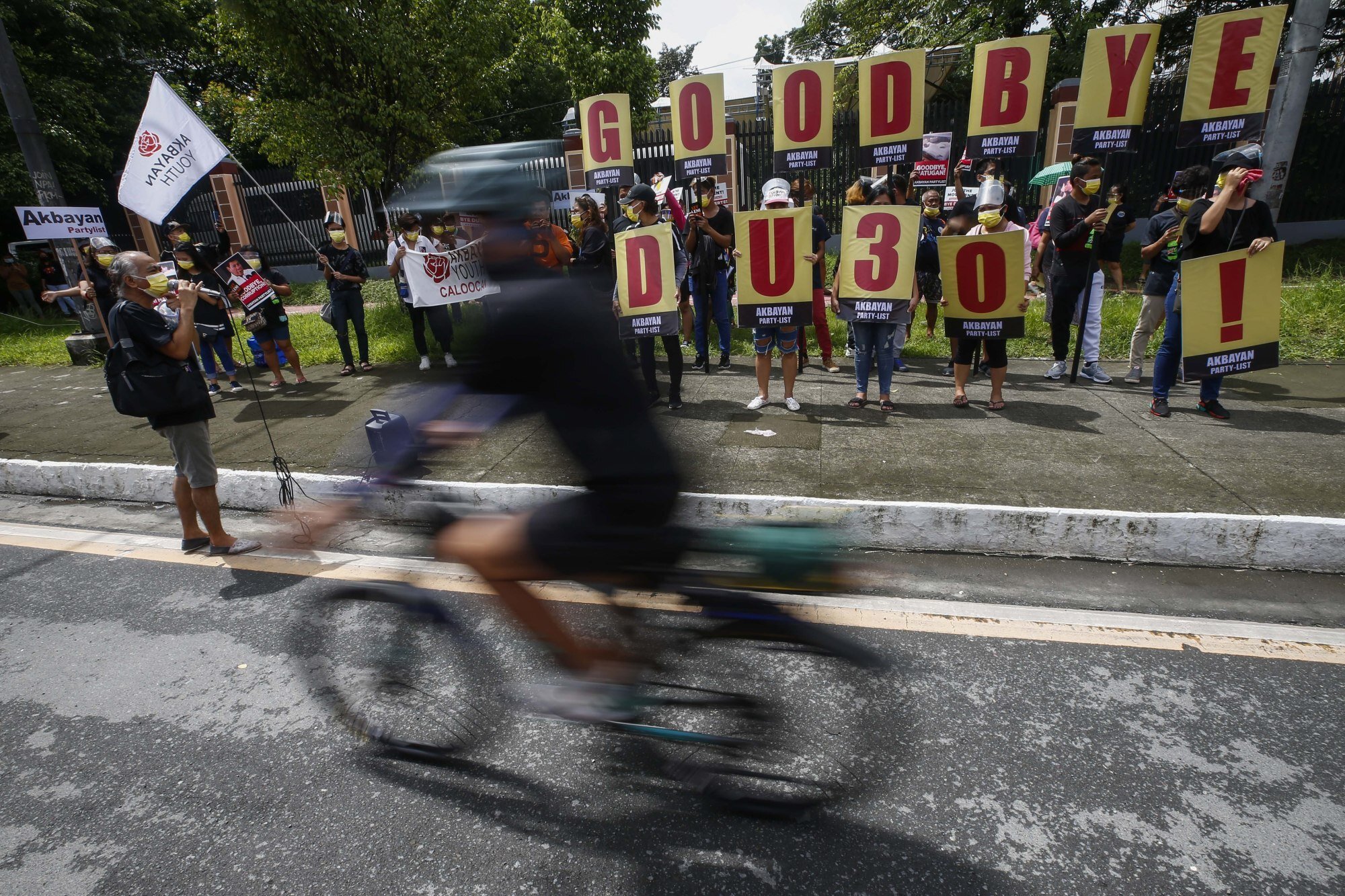 Protesters give Philippine President Rodrigo Duterte a symbolic goodbye in Manila. Photo: EPA