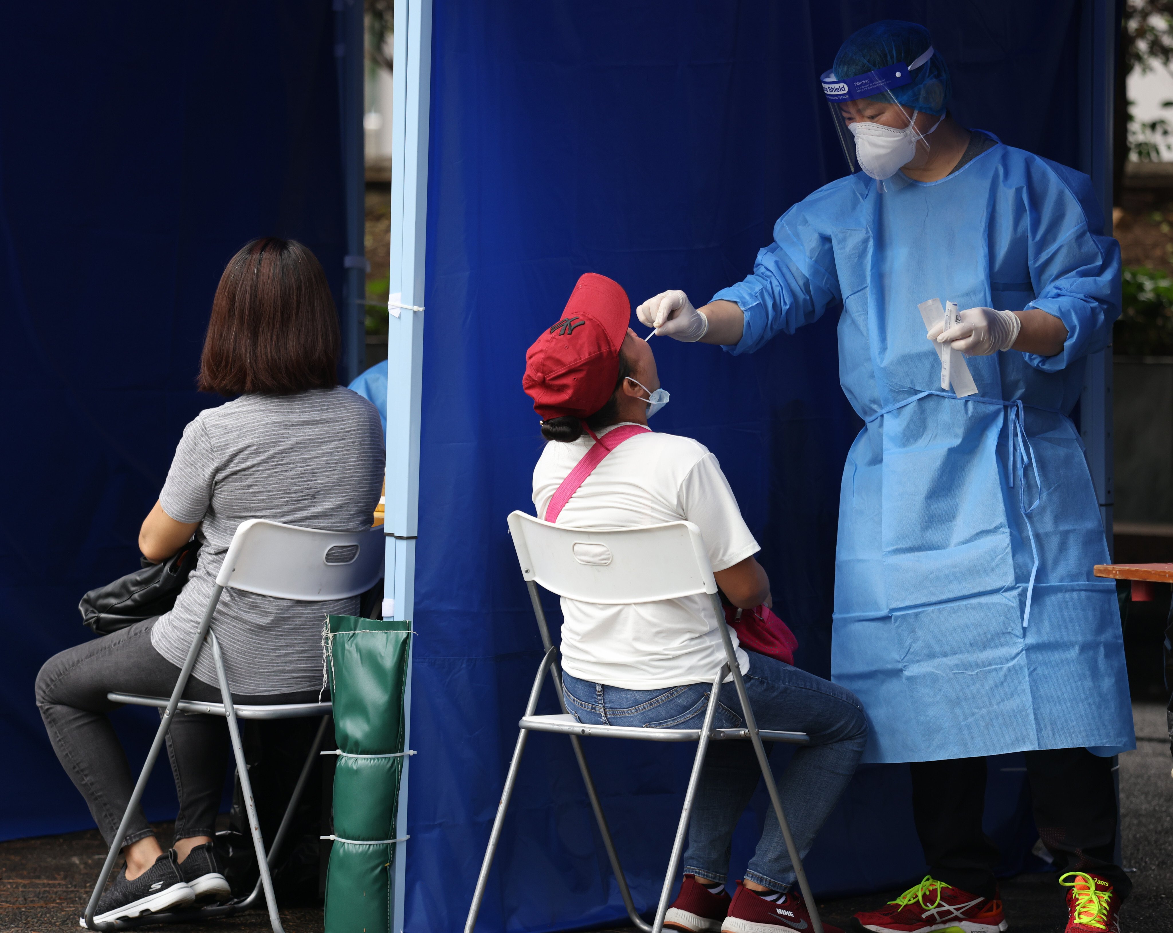 People are tested for Covid-19 in Chater Garden, Central, on May 22. Photo: Nora Tam