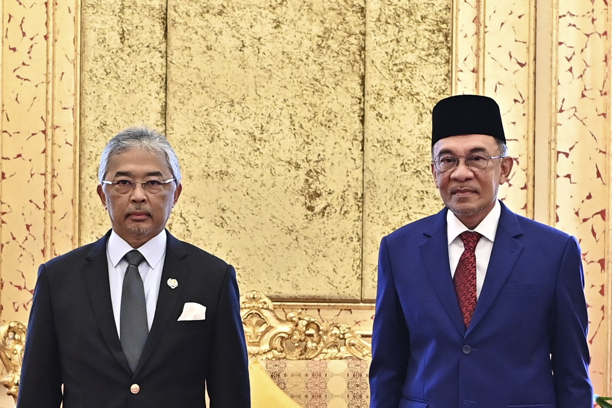 Sultan Abdullah Sultan Ahmad Shah with opposition leader Anwar Ibrahim in October 2020. Photo: EPA