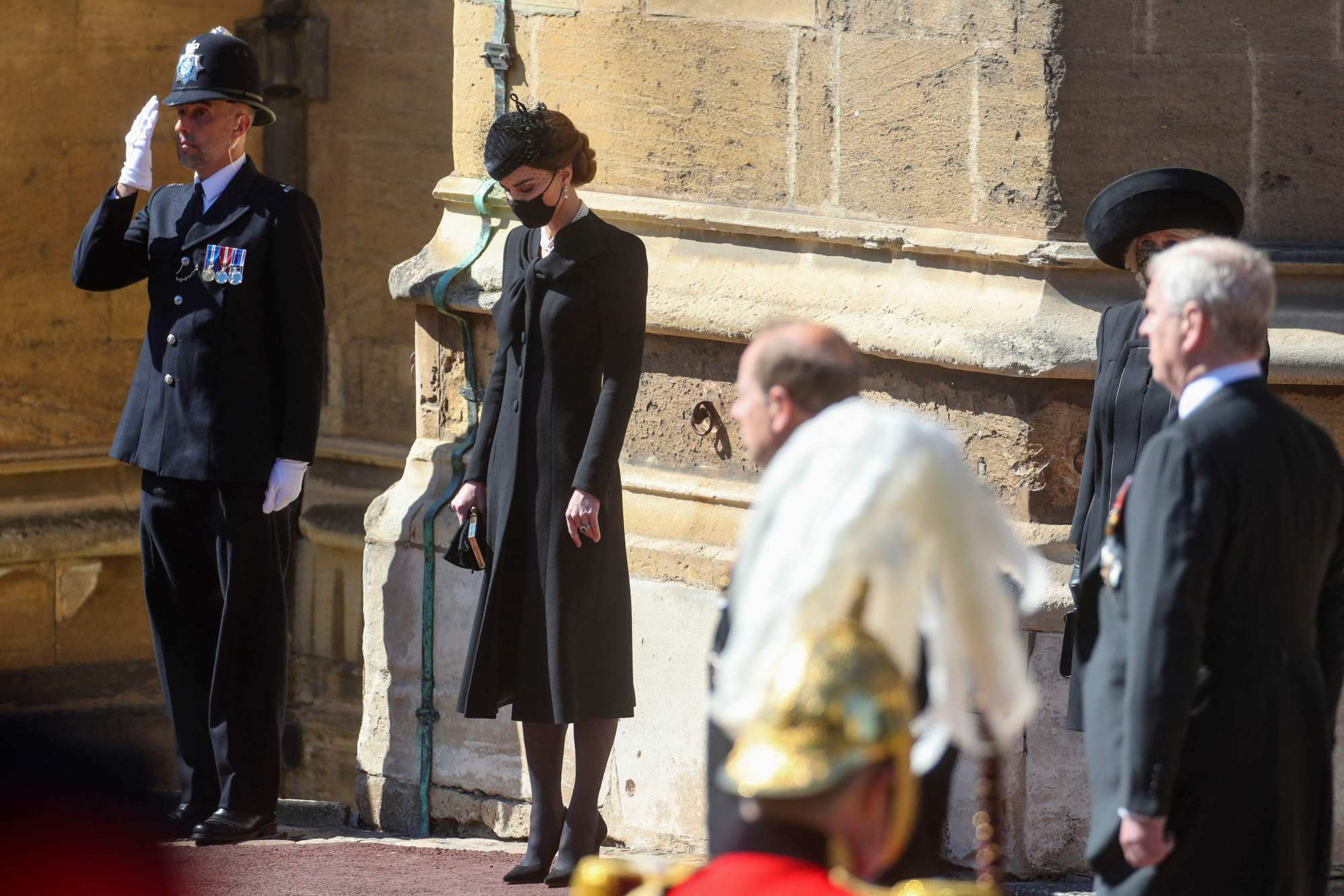 Kate Middleton, like the other royals, knows when not to wear certain types of masks. Photo: AFP