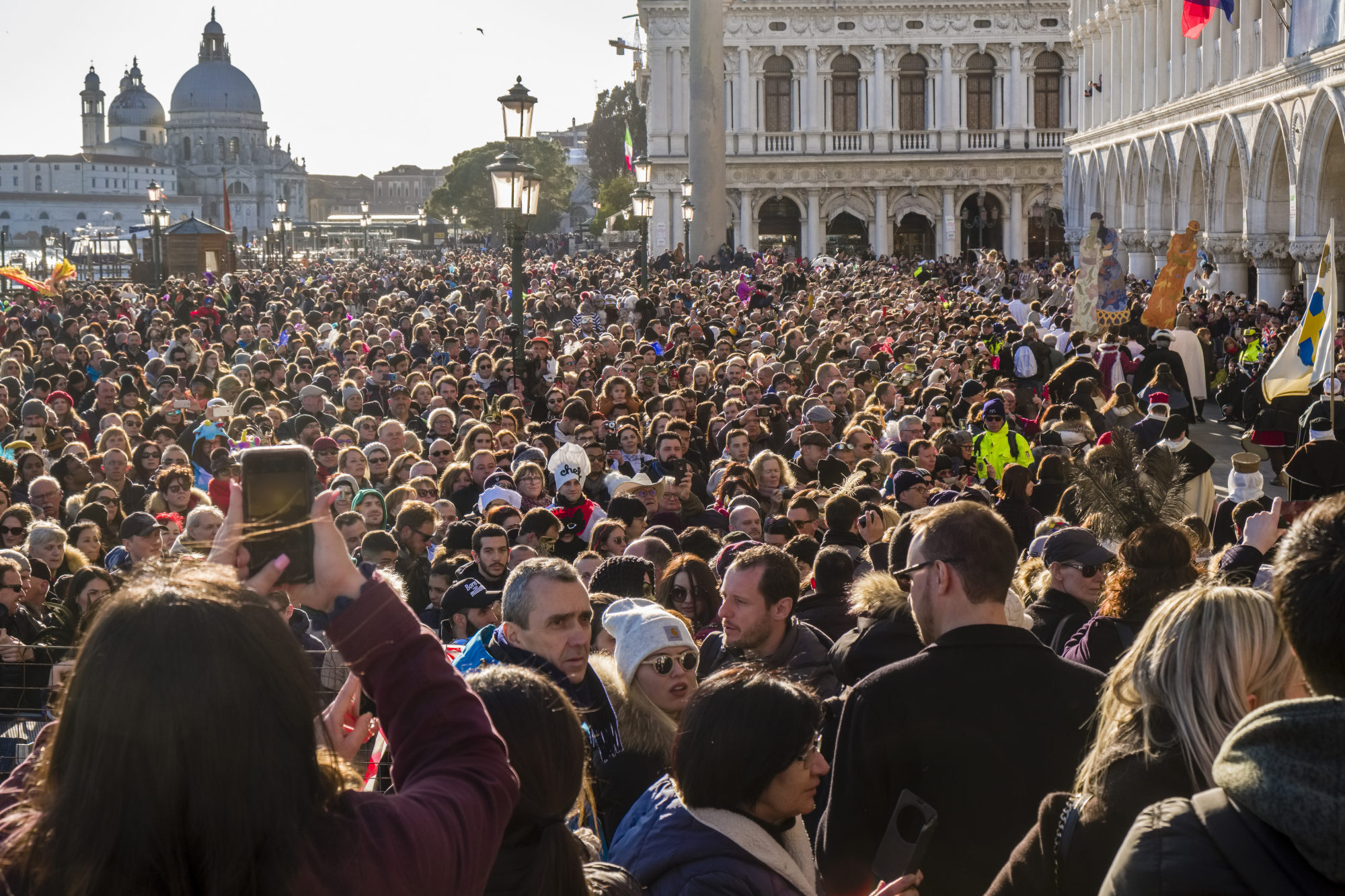 Venice to make tourists pre-book and charge day trippers an entry fee ...