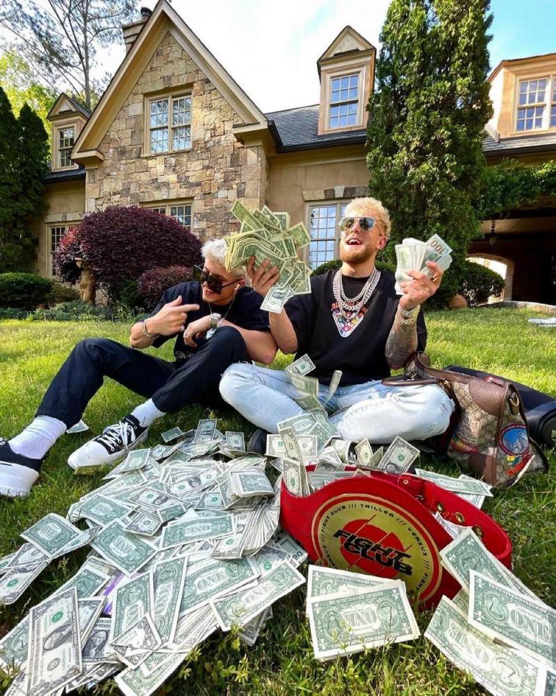 8 influencers who were robbed after flaunting their wealth on