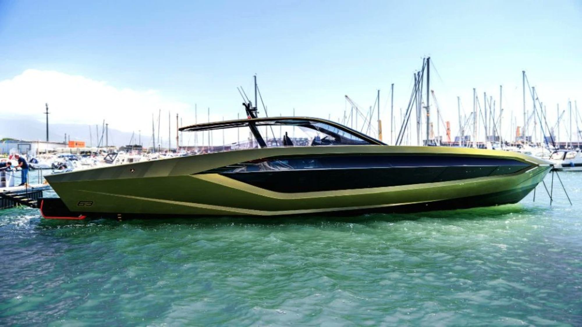 McGregor’s luxury Lamborghini yacht is sure to stand out among other vessels out on the open waters. Photo: @JoePompliano/Twitter