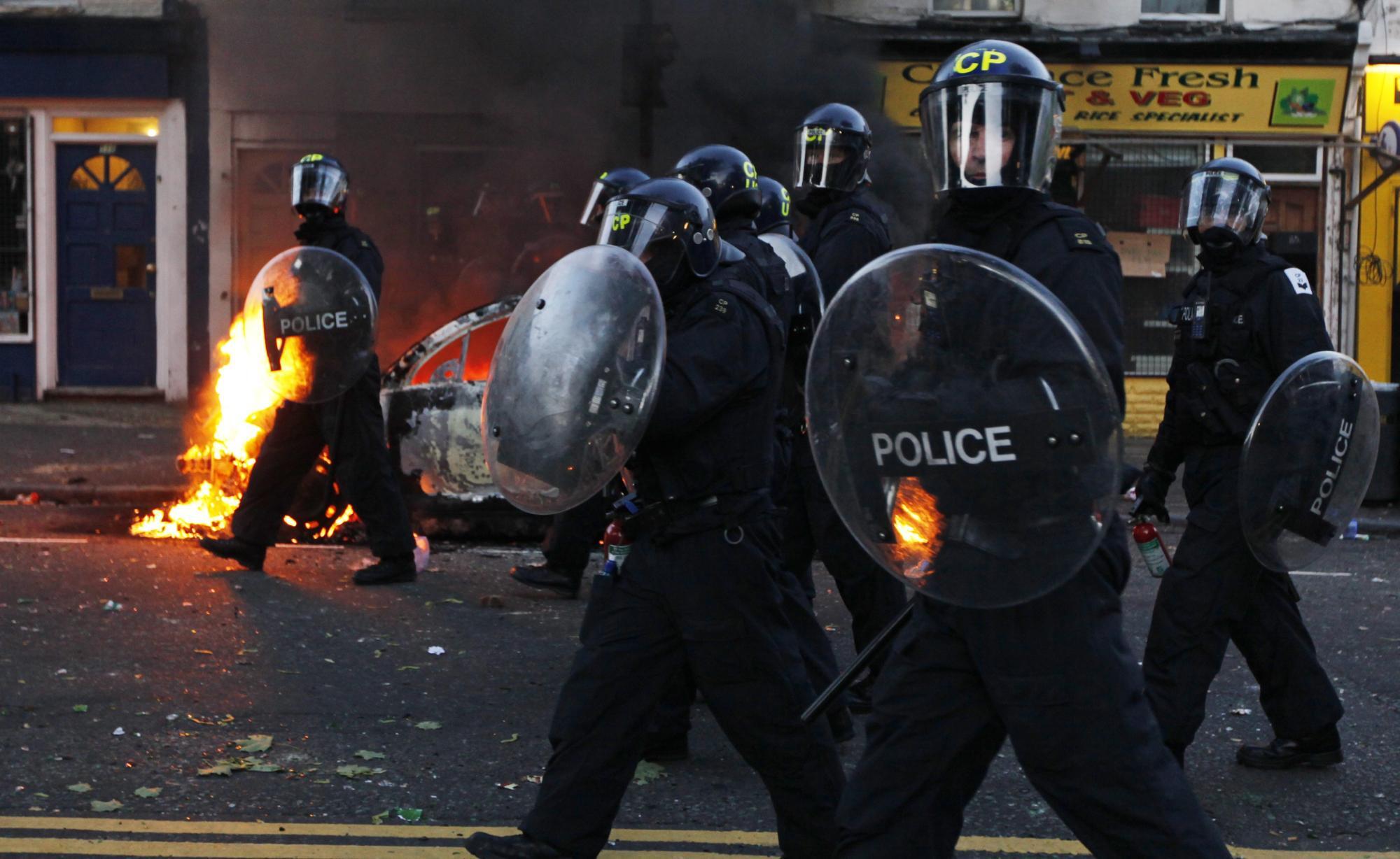 Anti-riot police in Hackney, on August 8, 2011, during the third day of violence in which police clashed with rioters in the North London district and vehicles were set on fire in Peckham and Lewisham. Photo: EPA