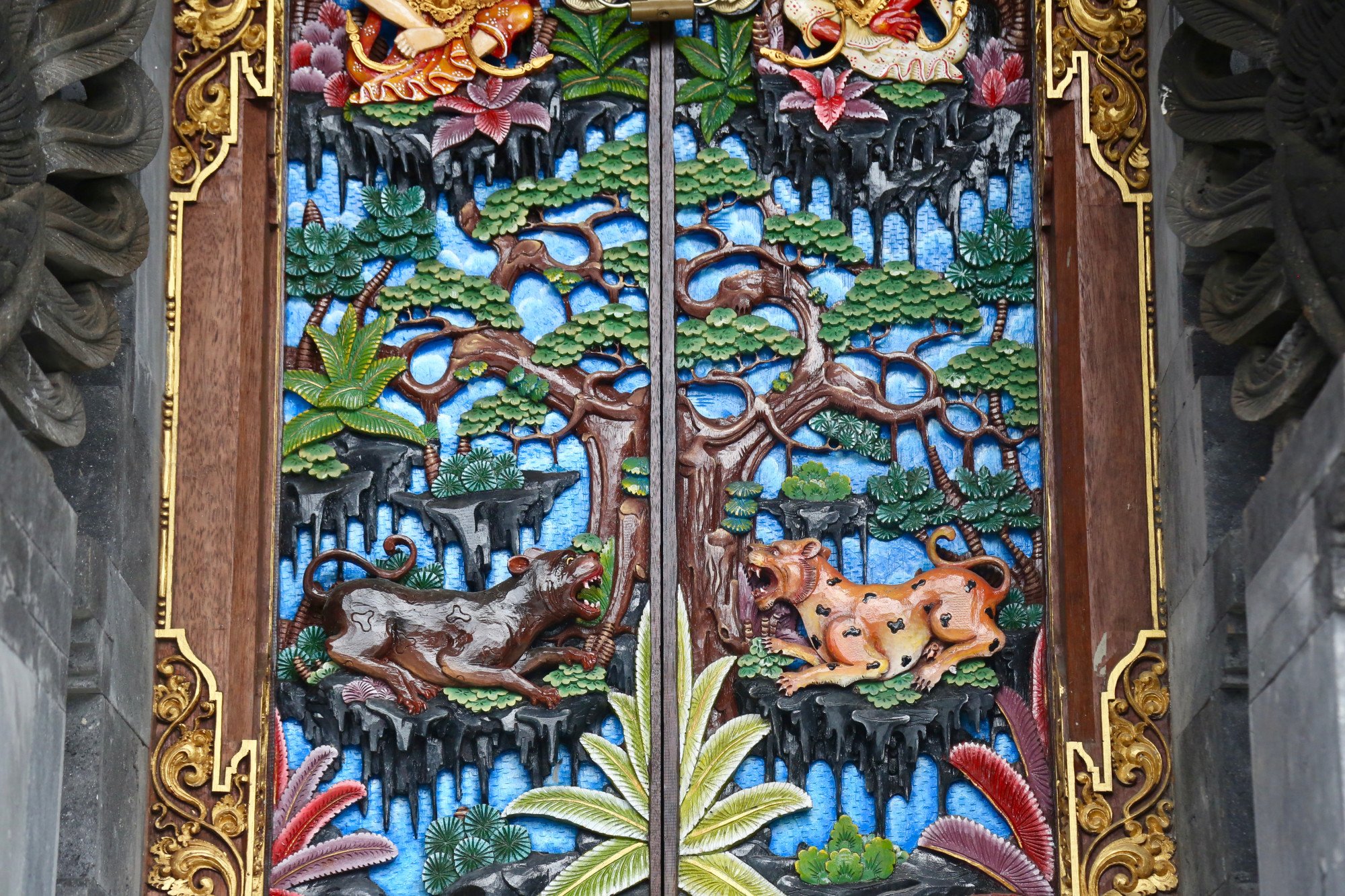 Intricately carved doors at Ching Wei’s shrine at Ulun Danu Batur. Photo: Ian Lloyd Neubauer