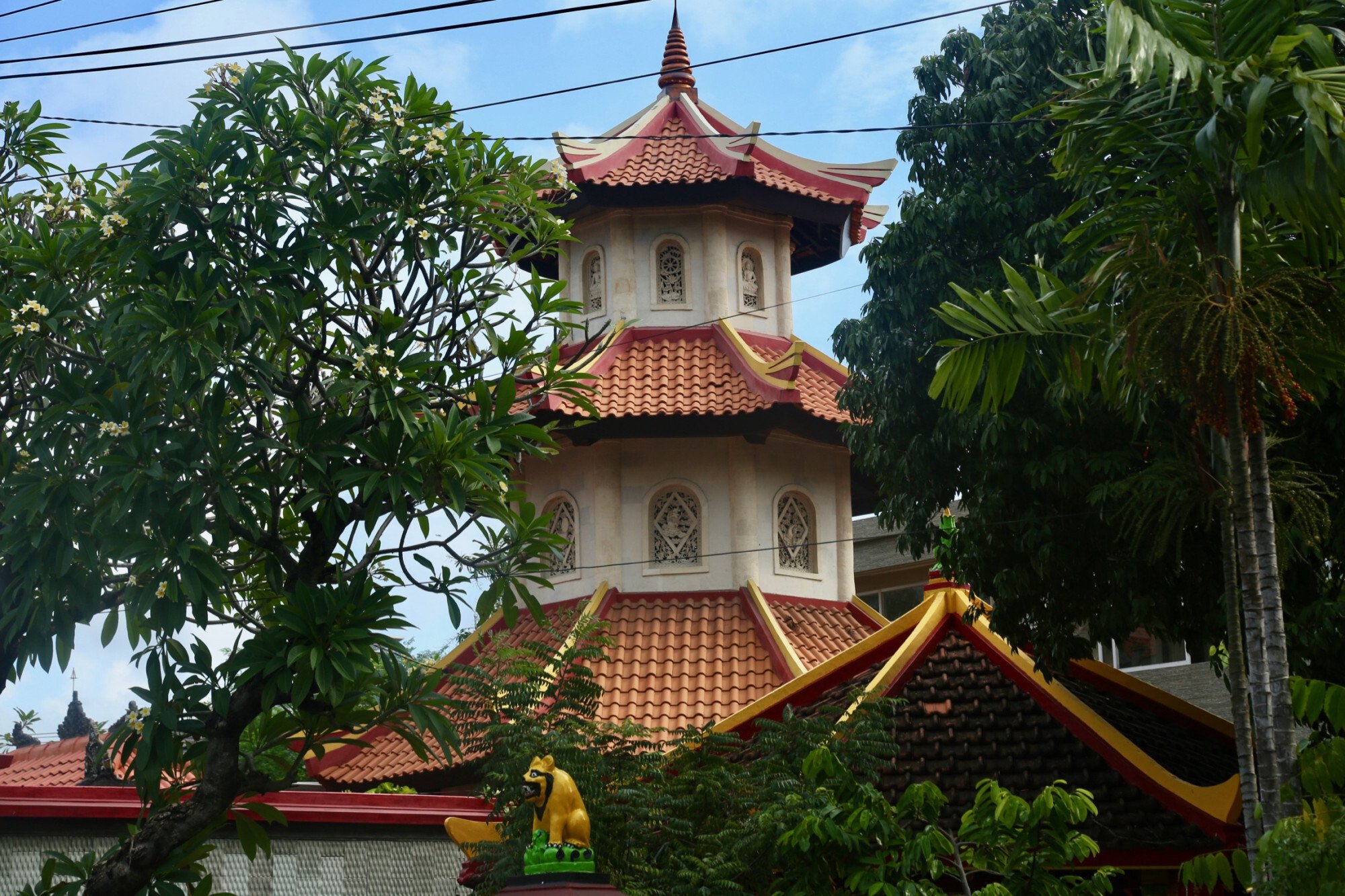 A Chinese tower inside the grounds of Vihara Dharmayana Kuta. Photo: Ian Lloyd Neubauer