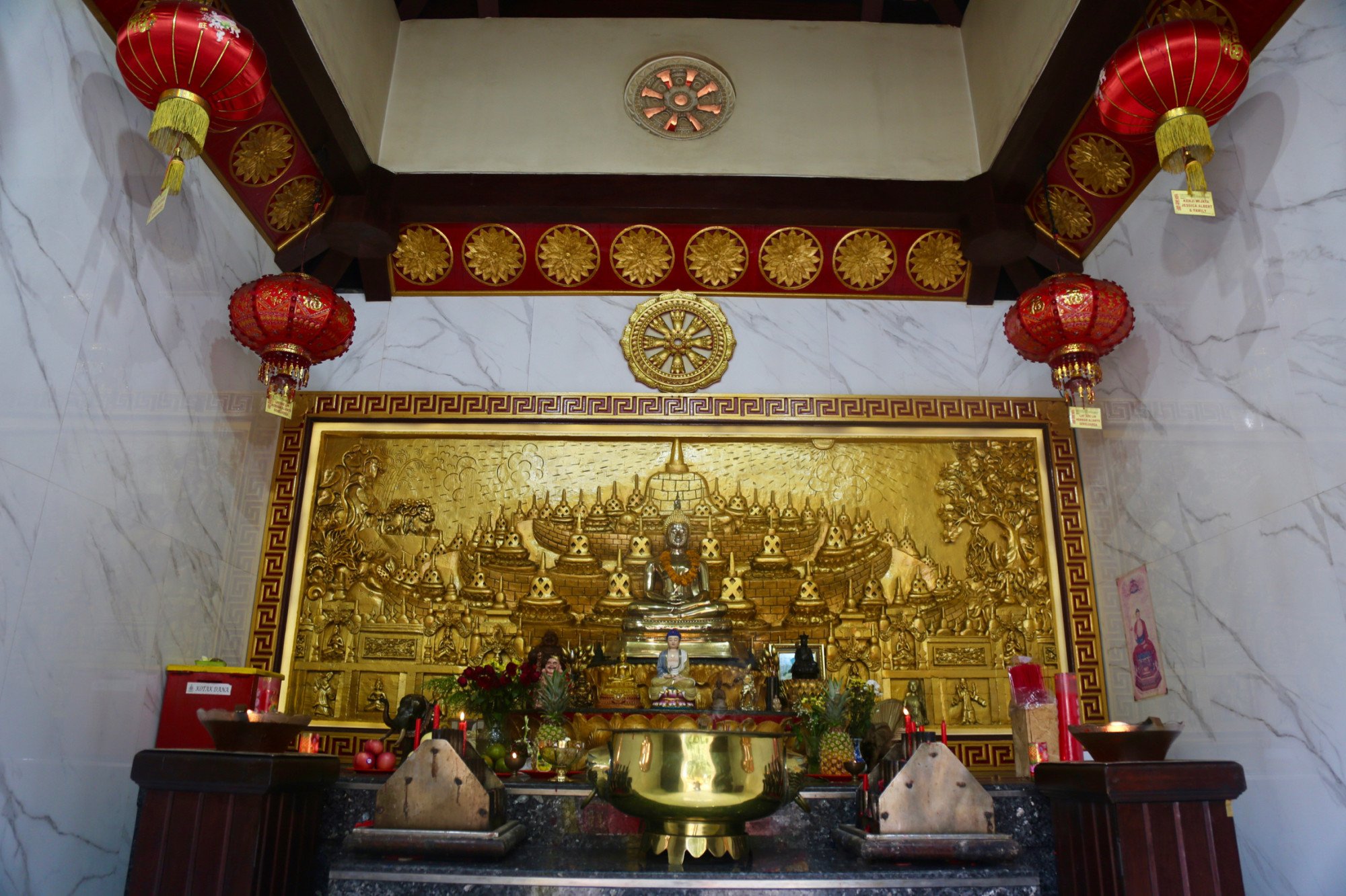 An alter inside Vihara Dharmayana Kuta. Photo: Ian Lloyd Neubauer
