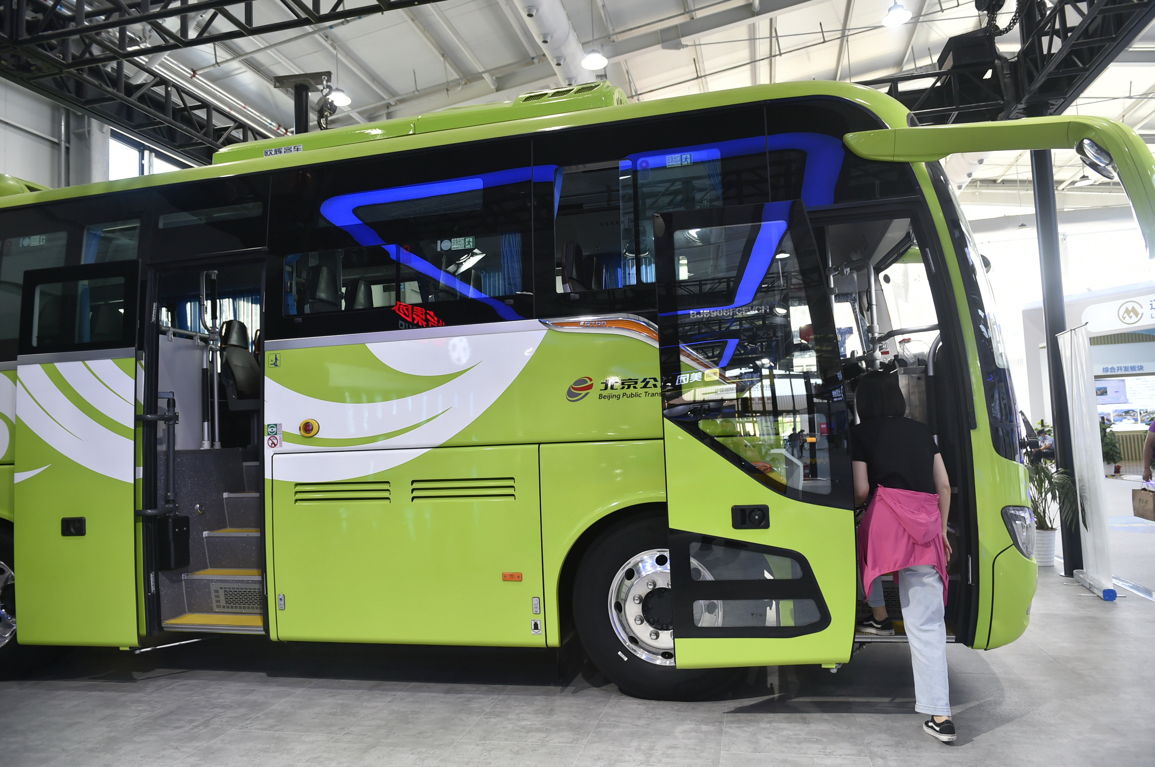 A hydrogen-fuelled bus is seen at the China International Fair for Trade in Services, in Beijing on September 6. Hydrogen may well appeal to countries where renewable power generation cannot fully replace coal and natural gas. Photo: Xinhua