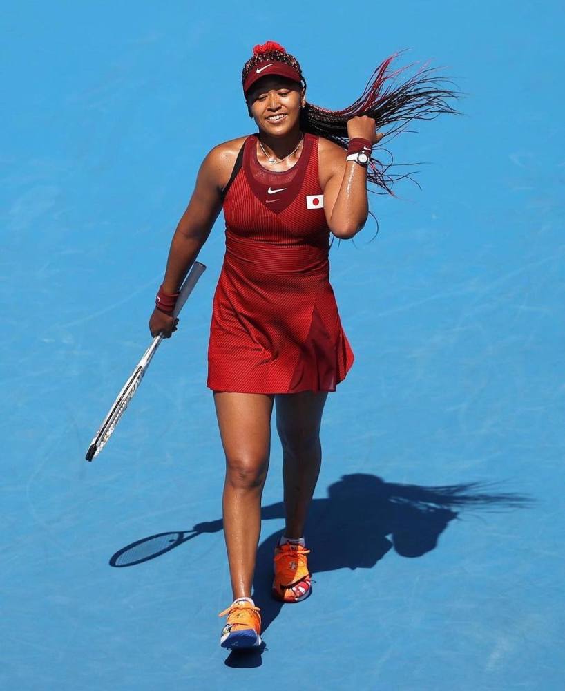 Naomi Osaka posts beautiful pictures in red on the beach