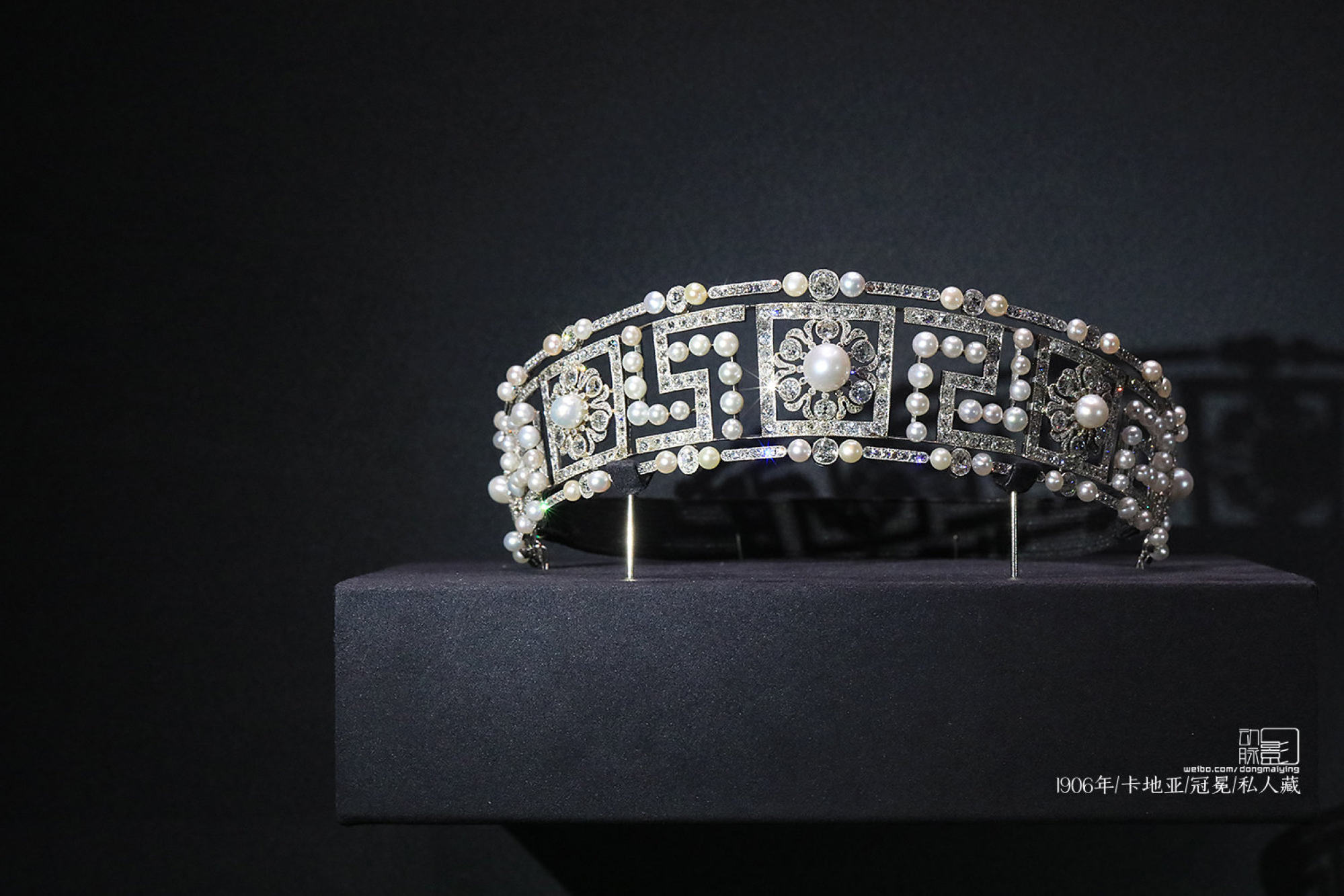 Carina Lau’s Cartier tiara at an exhibition. Photo: @carinalau1208/Instagram