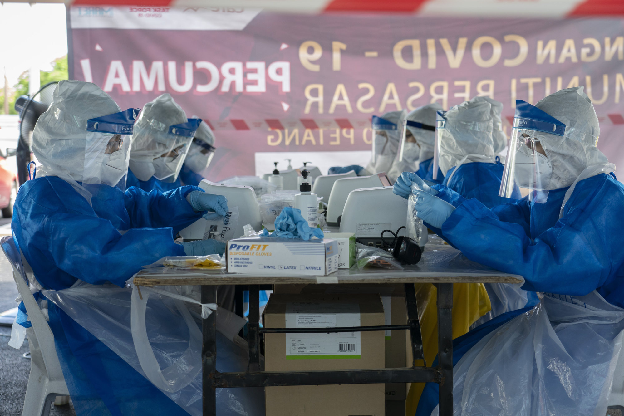 Doctors examine samples for coronavirus testing at a screening facility in Shah Alam on the outskirts of Kuala Lumpur, Malaysia. Photo: AP