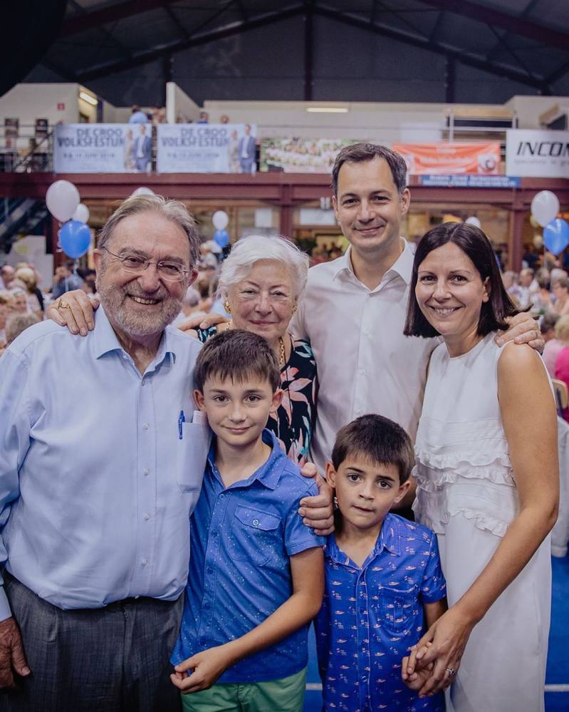 Alexander De Croo with his well known politician father, Herman De Croo, his mother, and his wife and children. Photo: @alexanderdecroo/Instagram
