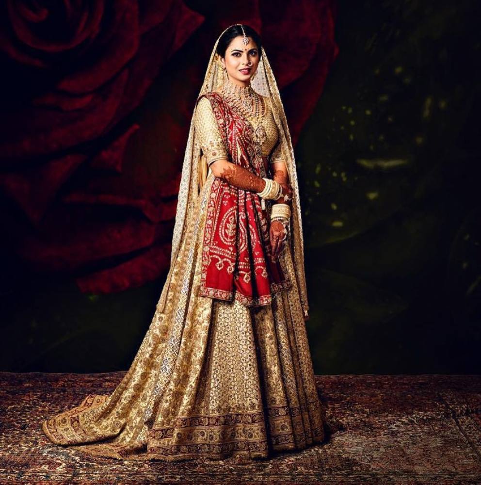 Anamika Khanna Bride Opts For A Pink Lehenga And Styles It With Unique  White 'Chooda'