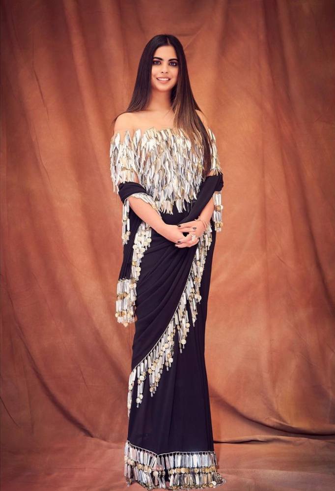 Isha Ambani looked royal in Abu Jani Sandeep Khosla lehenga at her wedding!  – South India Fashion | Indian bridal dress, Indian bridal wear, Indian  bridal fashion