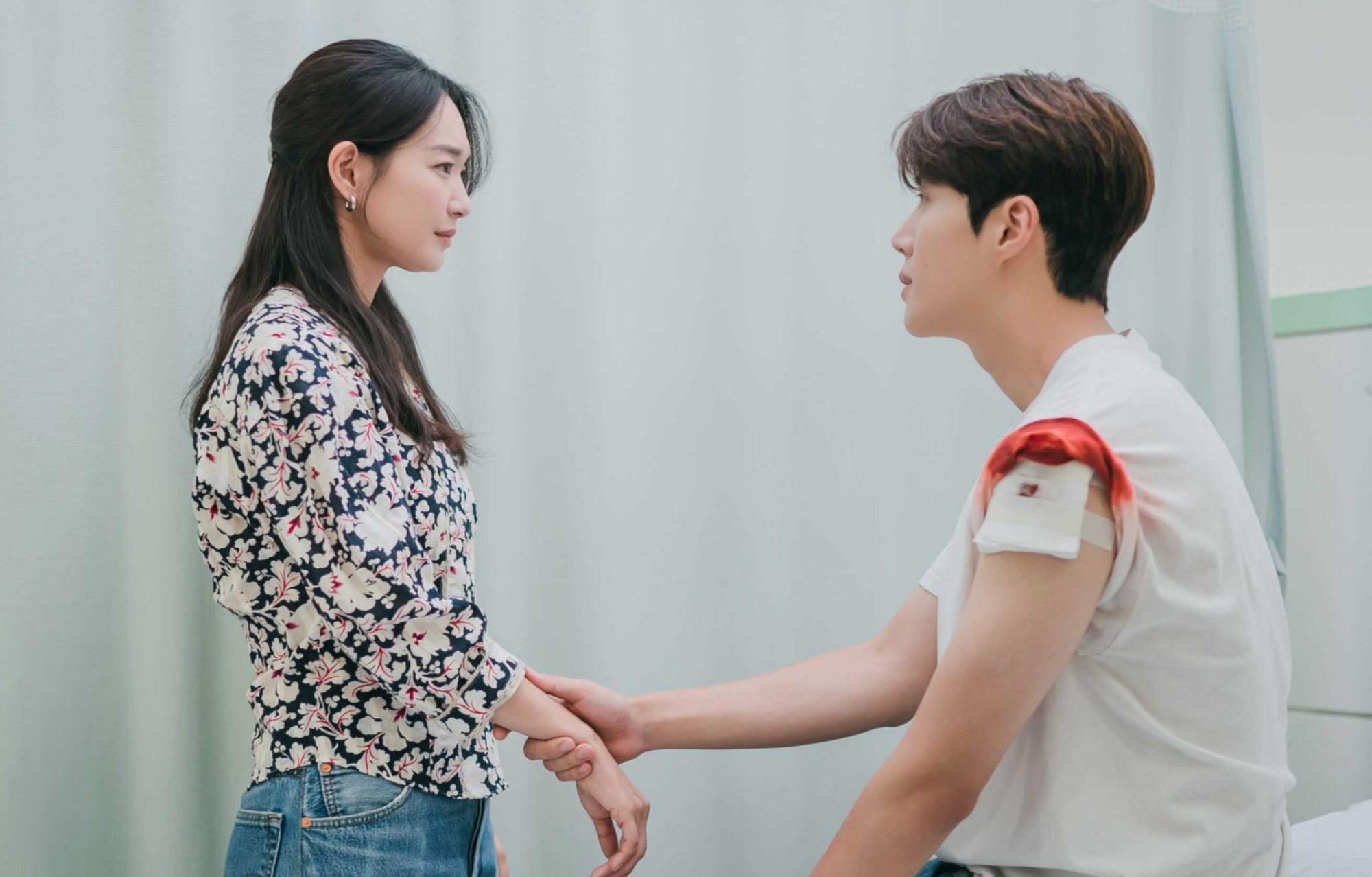 K-Drama: Hometown Cha-Cha-Cha Used the Love Triangle Effectively