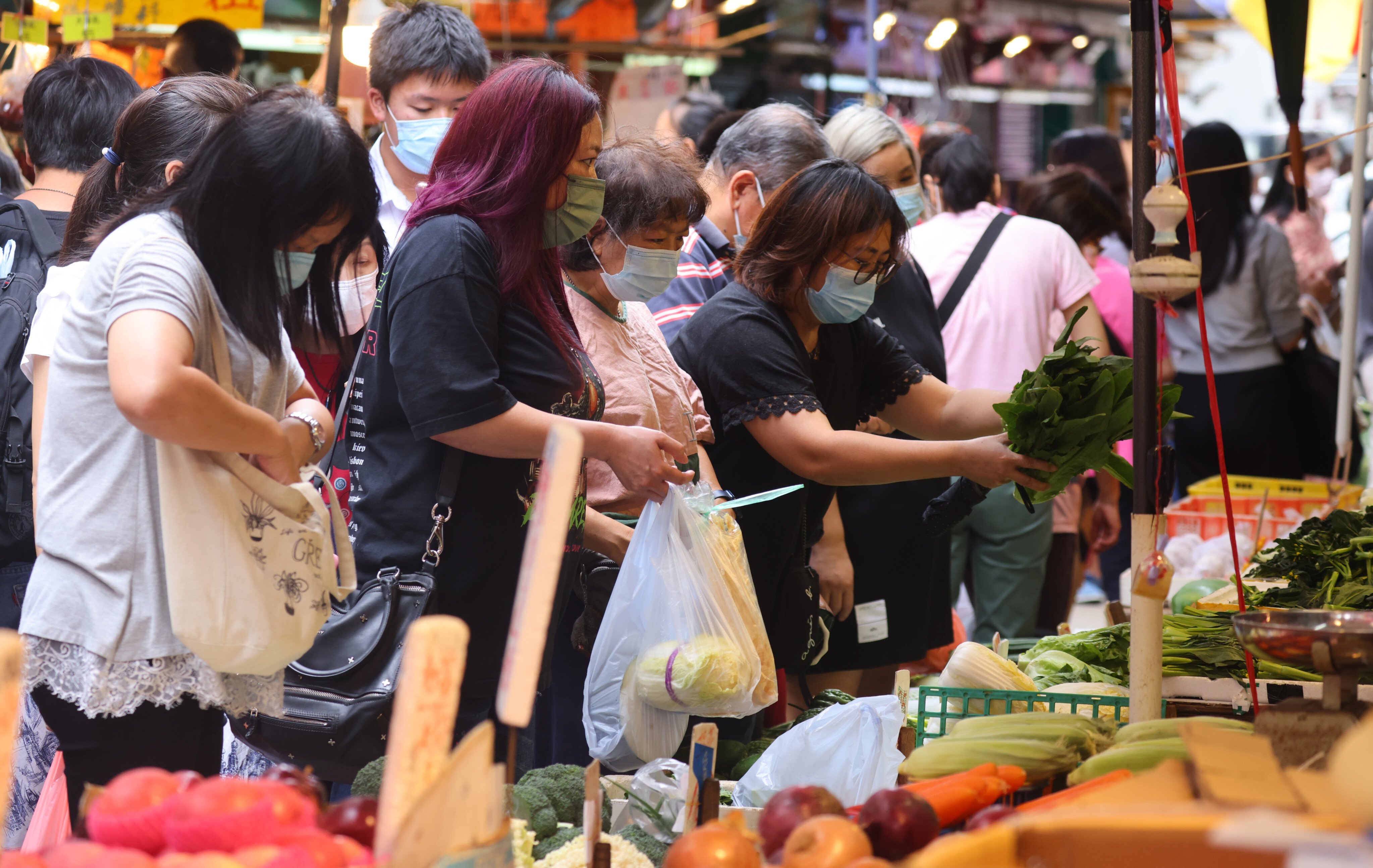 People rush to buy food at a market in Mong Kok as Tropical Storm Kompasu nears Hong Kong on October 12. CEOs in Asia fear that rising prices could dampen consumer sentiment. Photo: Dickson Lee