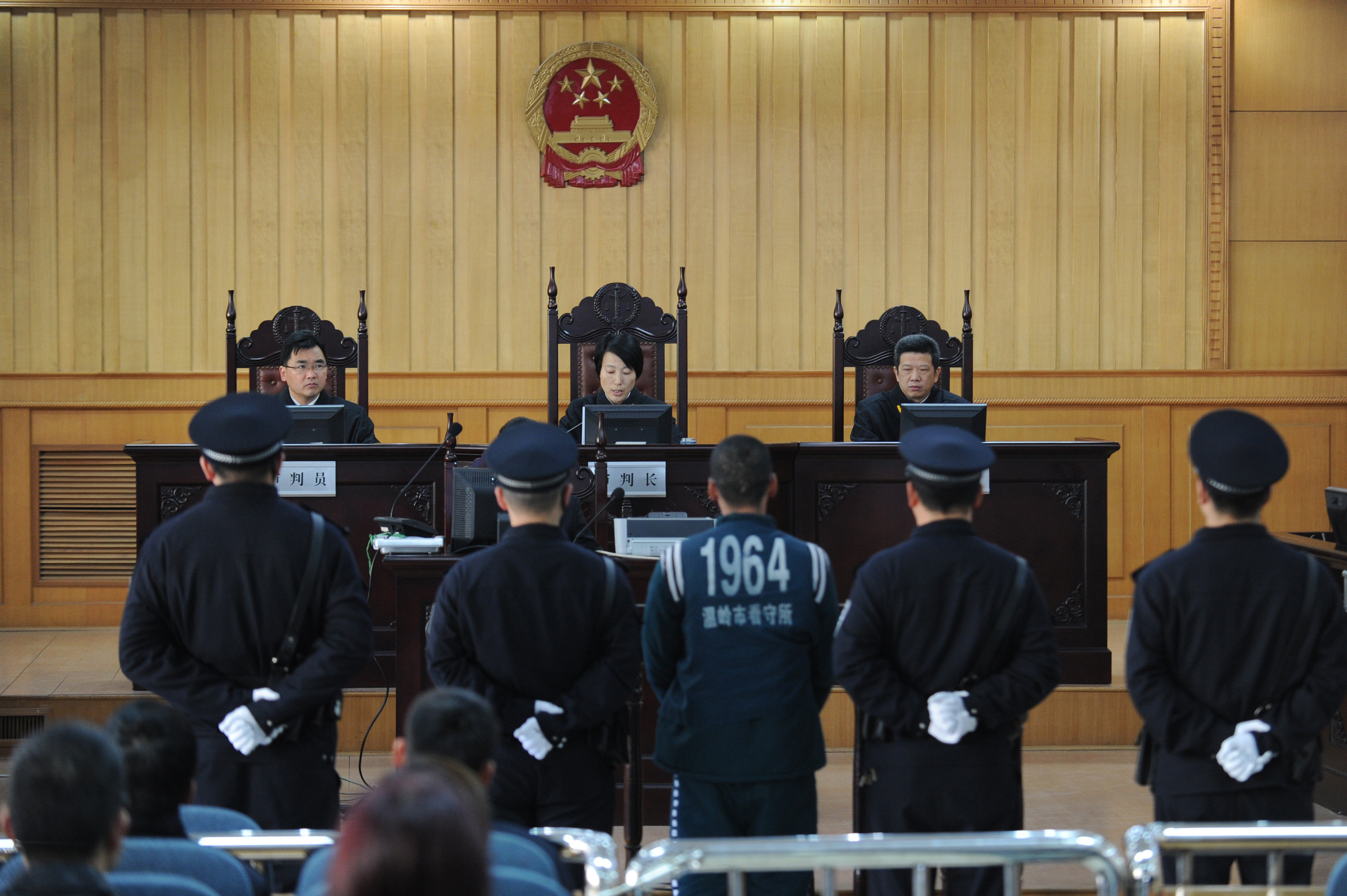 Lian Enqing stands trial at the Intermediate People’s Court in Taizhou, Zhejiang province, on January 27, 2014. Lian was sentenced to death after he stabbed to death one doctor and wounded two others in 2013. Photo: Xinhua