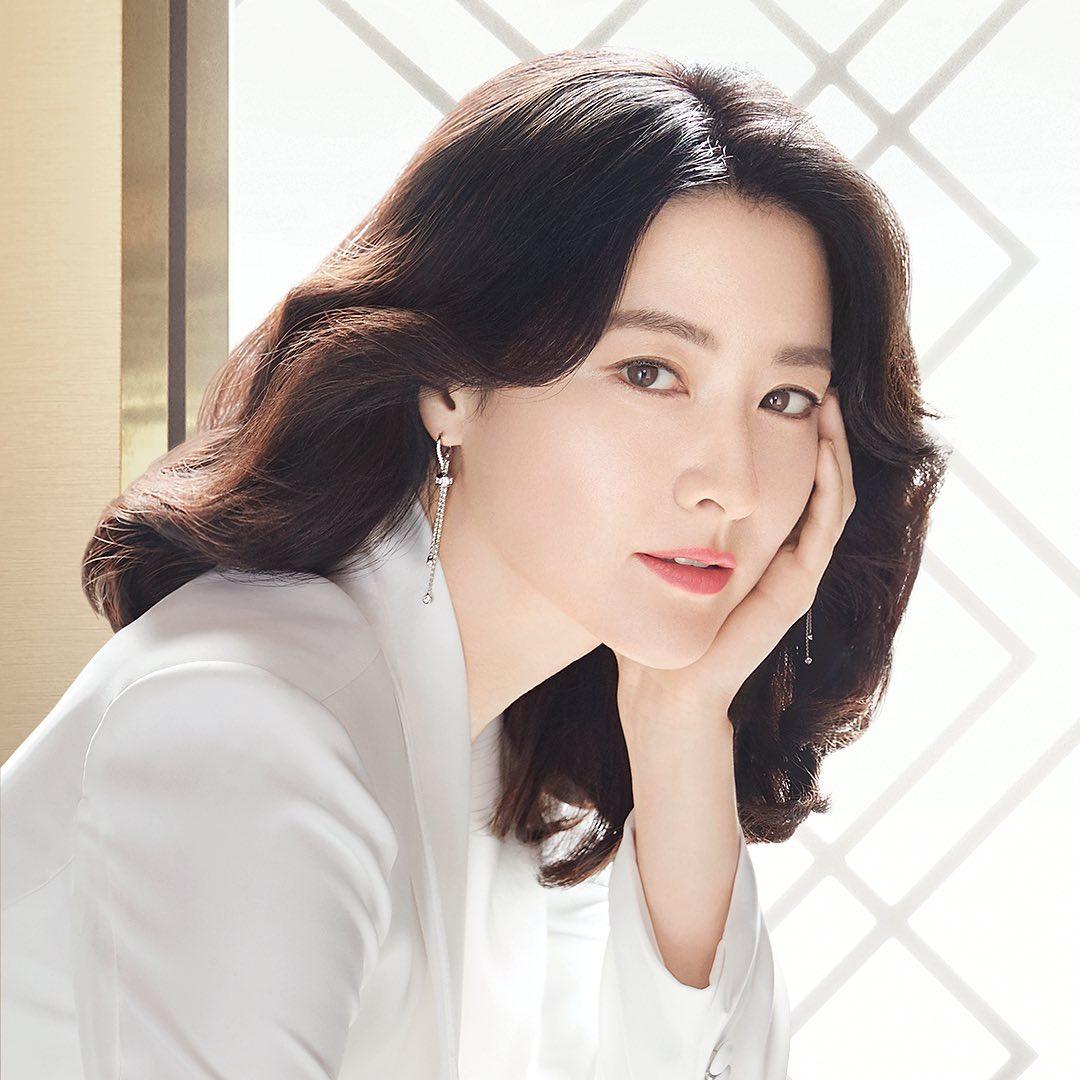 How Lee Young-ae became one of Korea's highest-paid actresses: before  Netflix's Inspector Koo, the star rose to fame in 2003 K-drama Jewel in the  Palace …