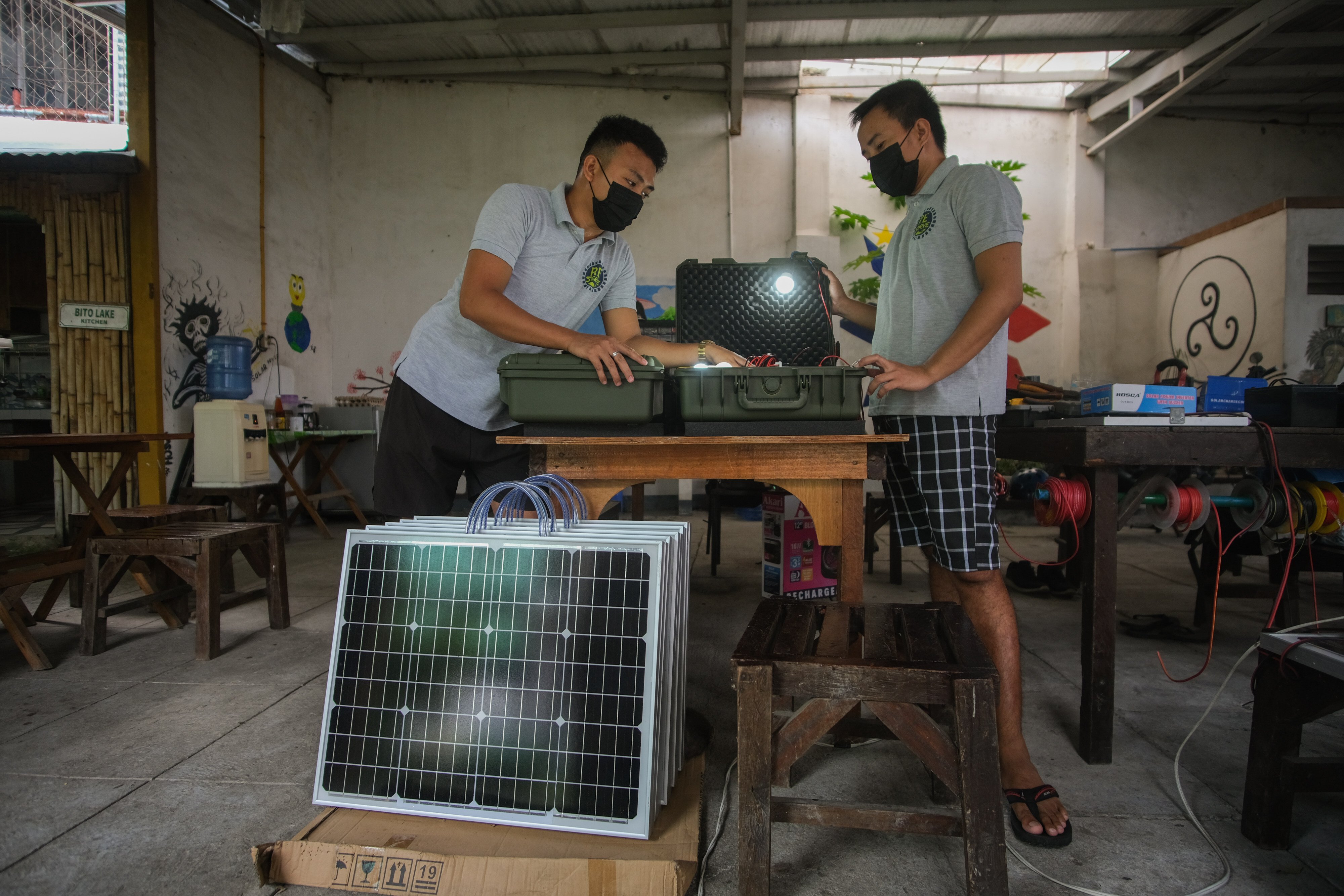 Solar Scholars Cyrel Bajen and Jeric Sembrero design and assemble “TekPaks” or portable solar generators. Photo: Geela Garcia
