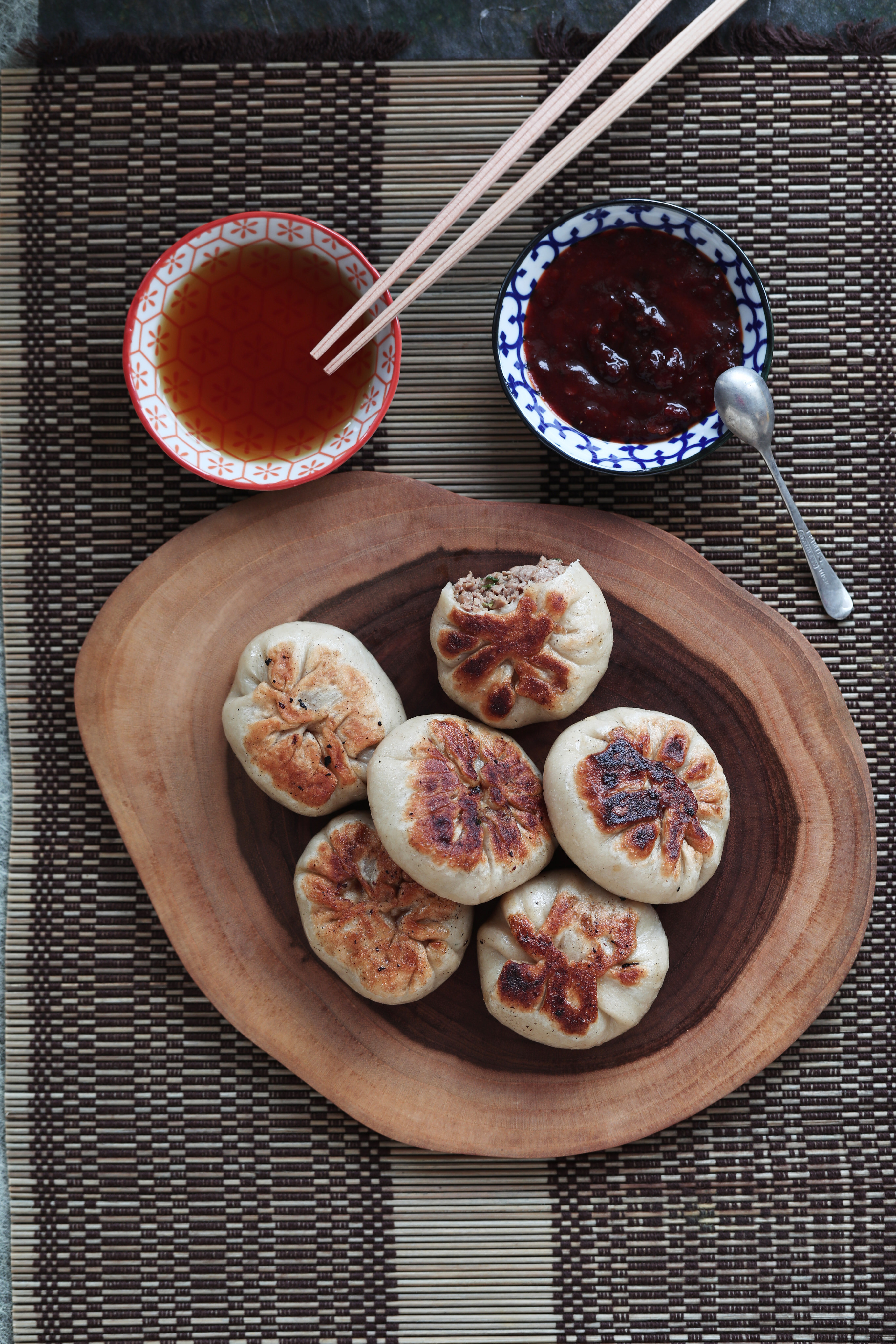 How to make pan-fried juicy meat and spring onion buns: including the fabulous jellified stock. Photo: Jonathan Wong