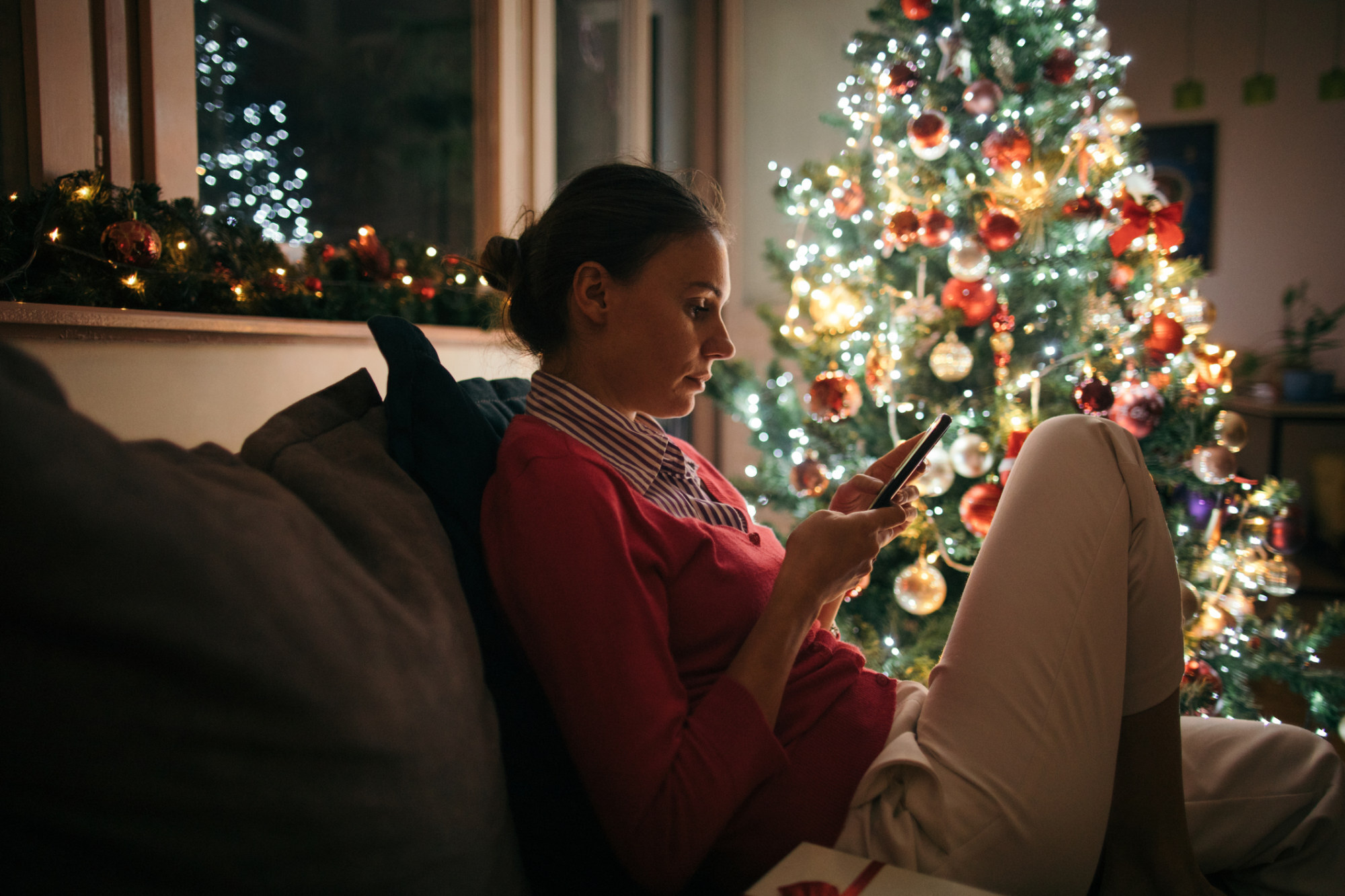 During cuffing season, some singles start to think about hooking up just for the holidays. Photo: Getty Images