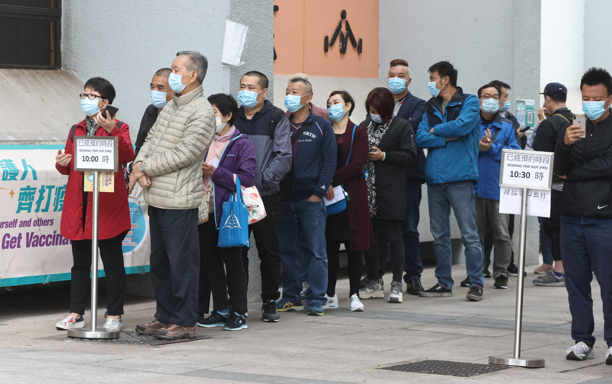 People queue for Sinovac vaccine shots on Tuesday in Sha Tin. Photo: K. Y. Cheng