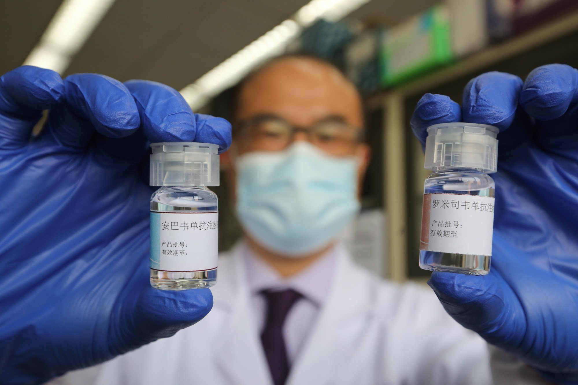 Zhang Linqi displays two samples of the drugs, BRII-196 and BRII-198, at the Tsinghua University lab. Photo: Simon Song
