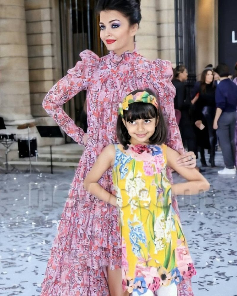 Lily Collins Emily in Paris 1.08 Family Affair October 2, 2020 – Star Style