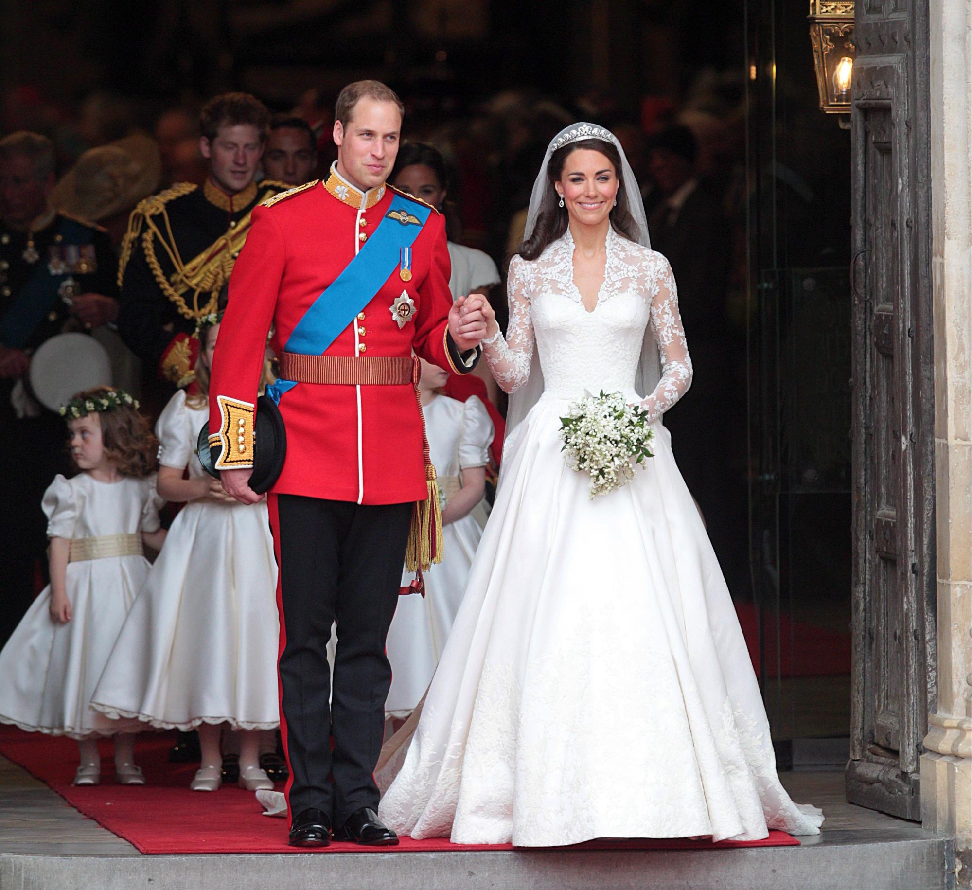 22 celebrities and royals who wore similar wedding dresses: Paris and ...