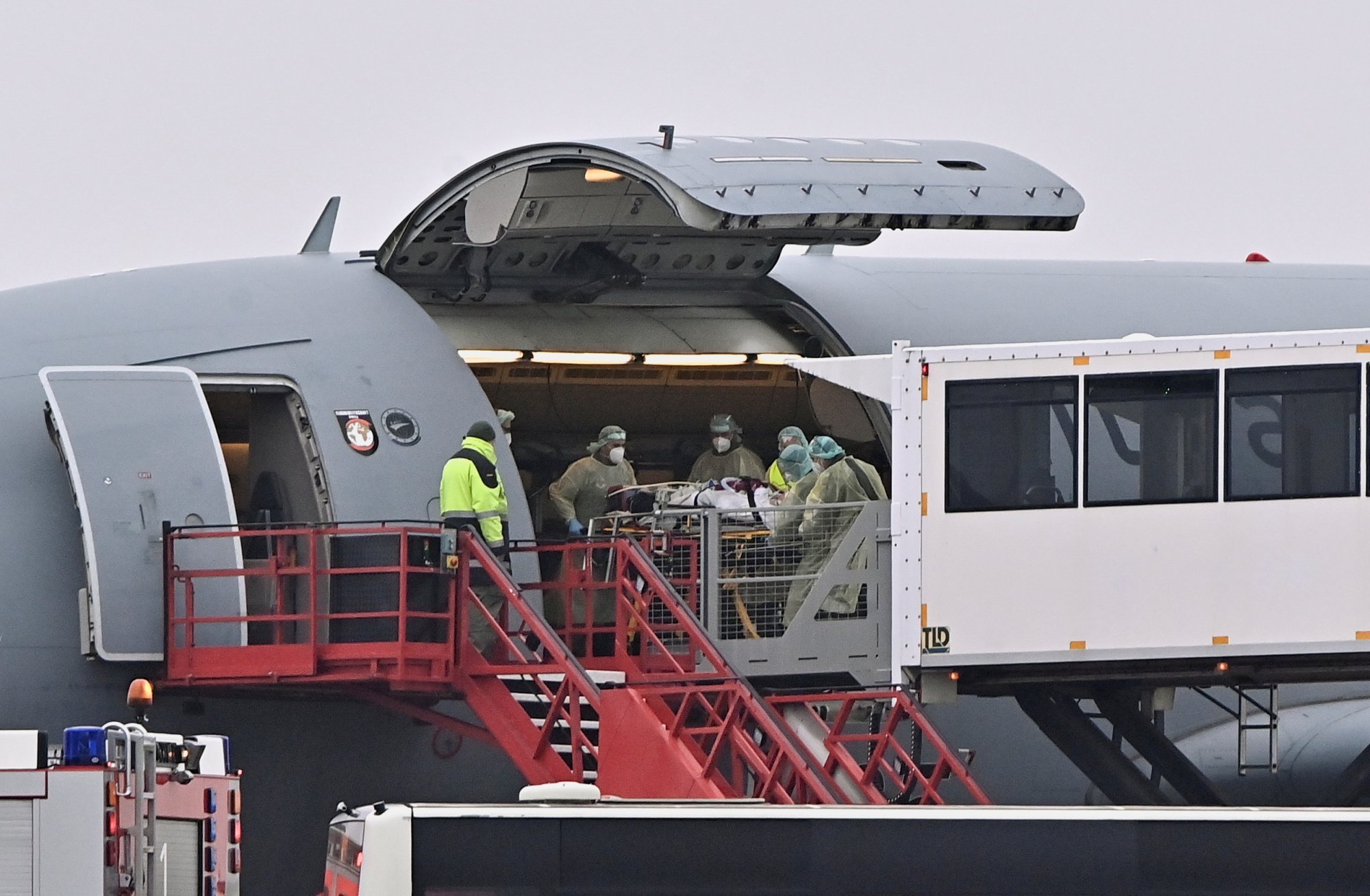 A severely ill coronavirus patient is carried onto a German airforce plane on November 26, to be flown to another part of the country with more hospital capacity. Photo: Reuters