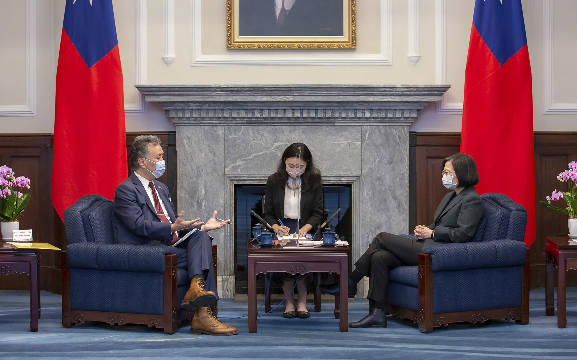 US Representative Mark Takano chats with Taiwanese President Tsai Ing-wen at the Presidential Office in Taipei, Taiwan on November 26. Photo: Taiwan Presidential Office via AP