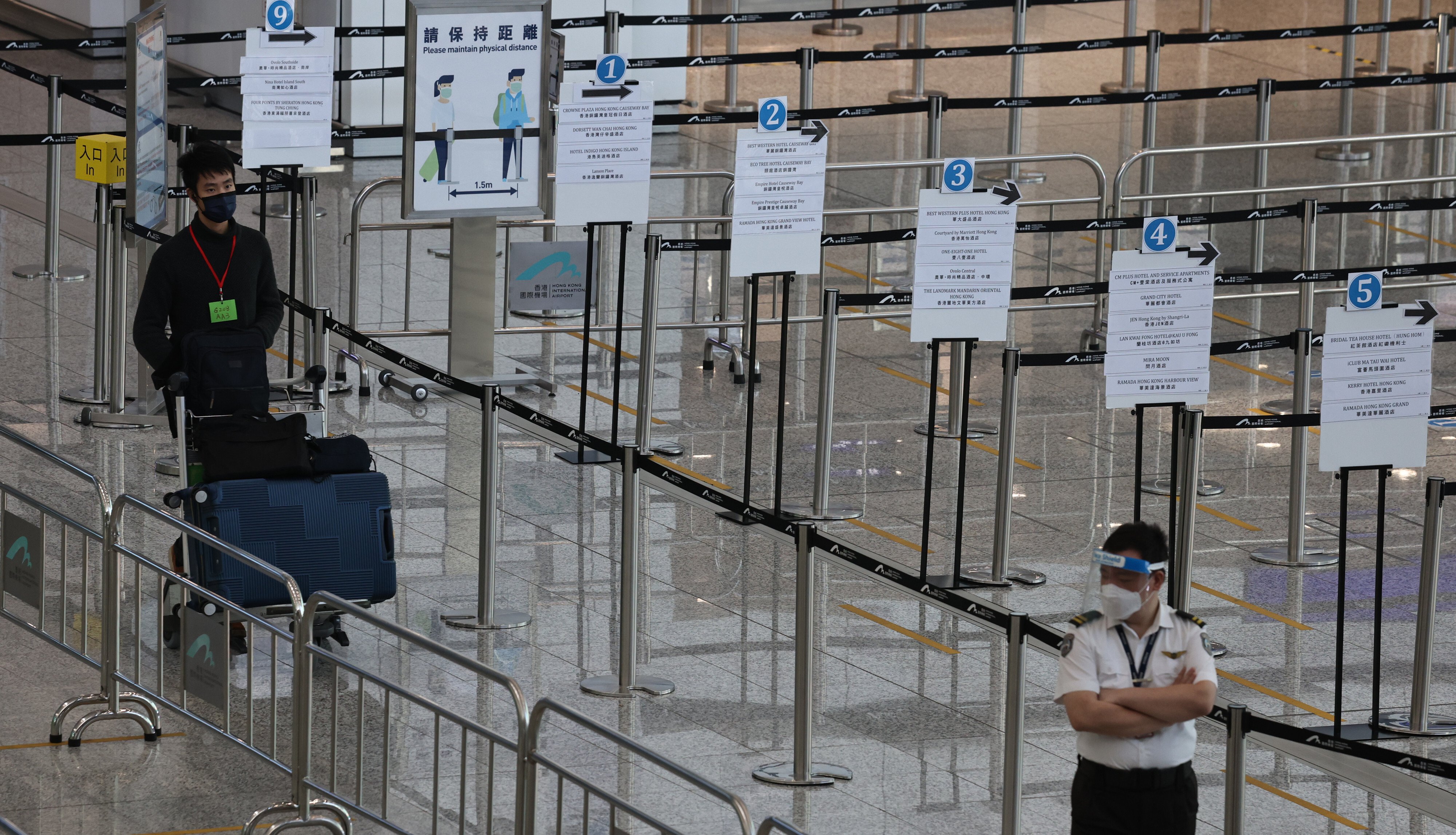 A pair of Hong Kong health experts are calling for toughened regulations for transit passengers at the city’s airport. Photo: K. Y. Cheng