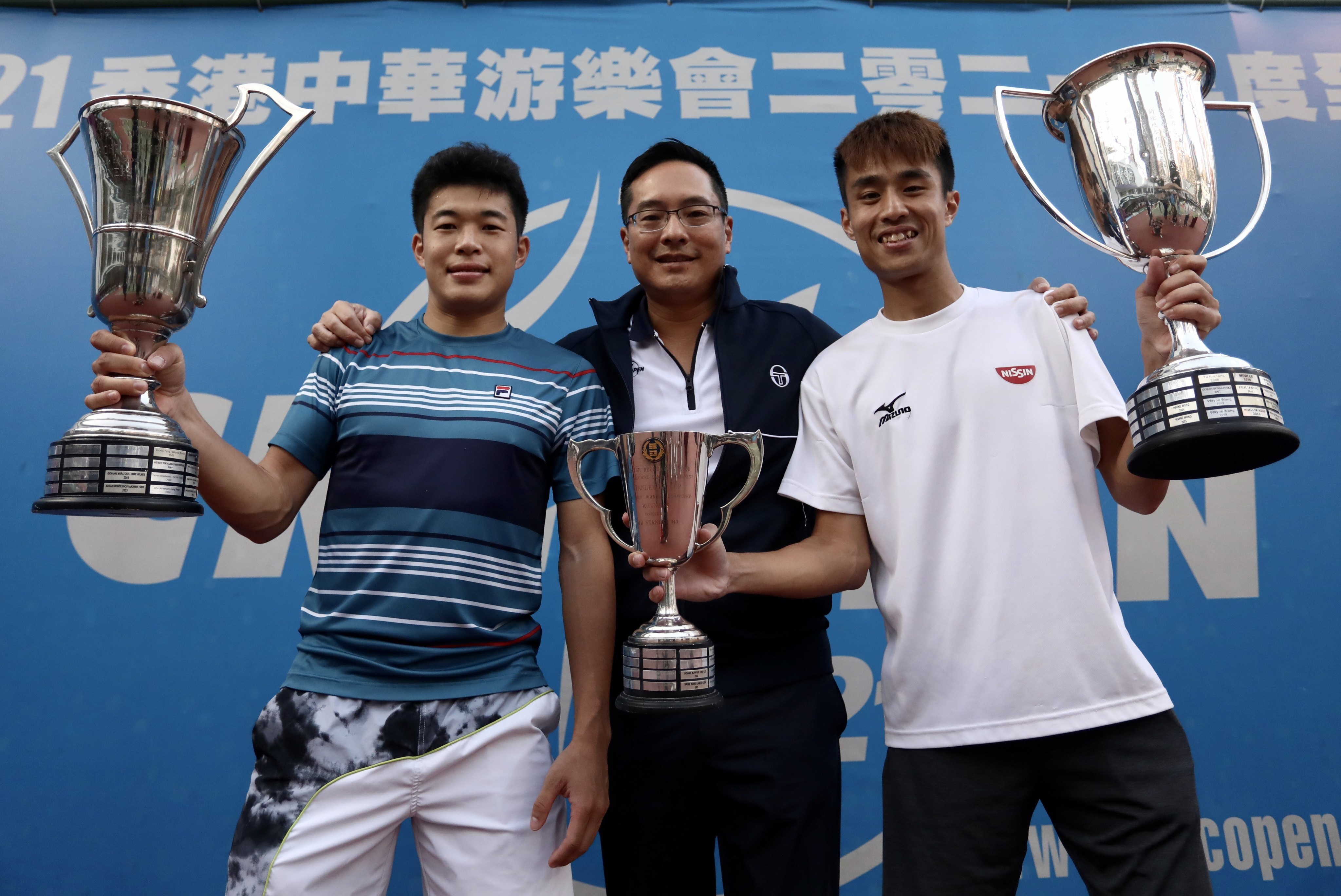 (Left to right) Chinese Recreation Club Open 2021 runner-up Kevin Wong, club chairman Kenneth Lam and tournament winner Jack Wong. Photo: Jonathan Wong