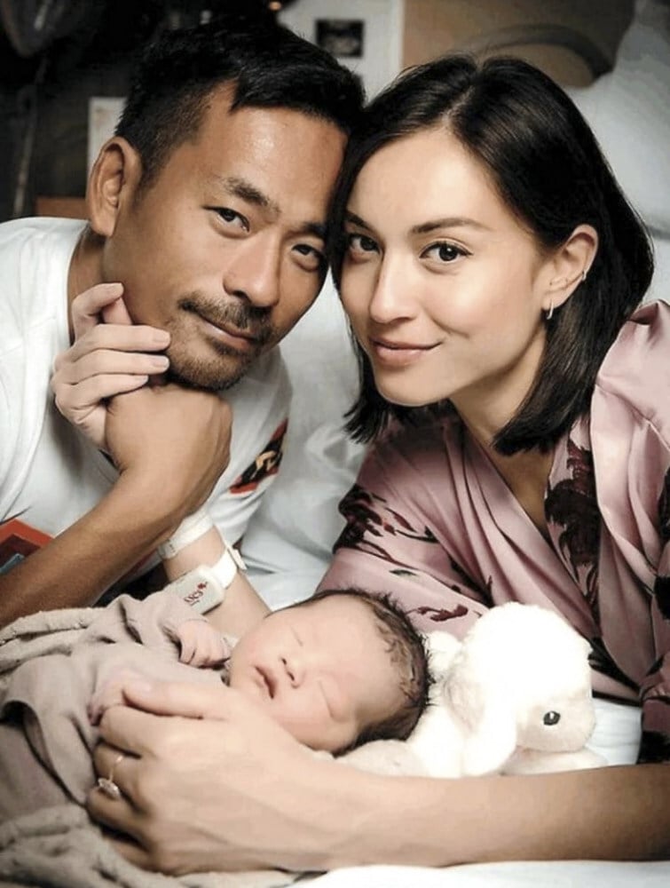Alvin Chau and his former mistress Mandy Lieu pose with their son, one of four children the couple had together. Photo: Weibo