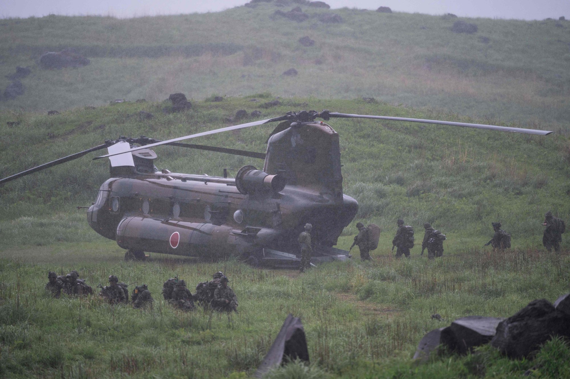 Japanese and French troops take part in a joint military drill in Ebino, Miyazaki prefecture. Photo: AFP