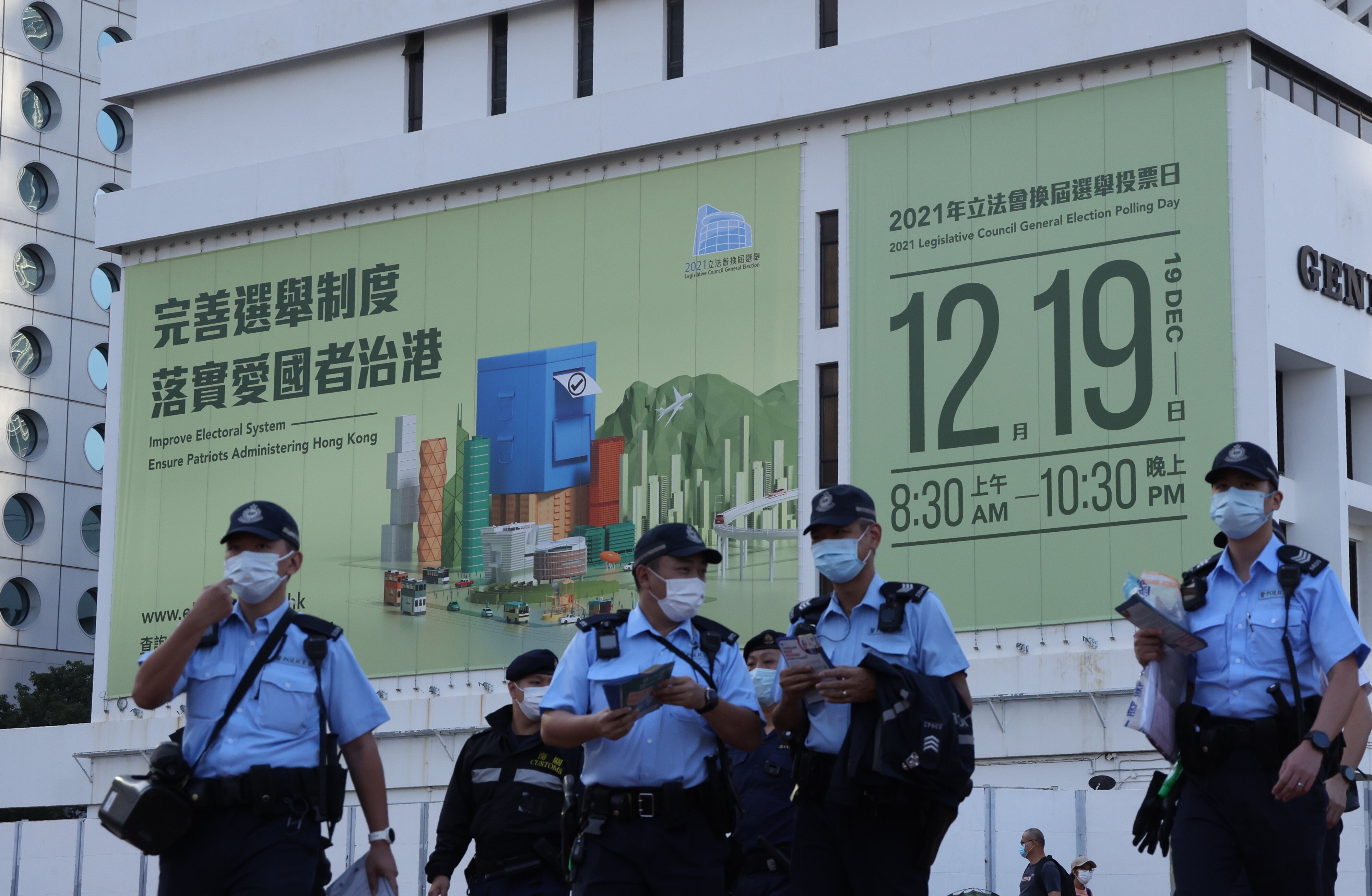 Police officers are seen outside the General Post Office in Central on November 28. Photo: May Tse