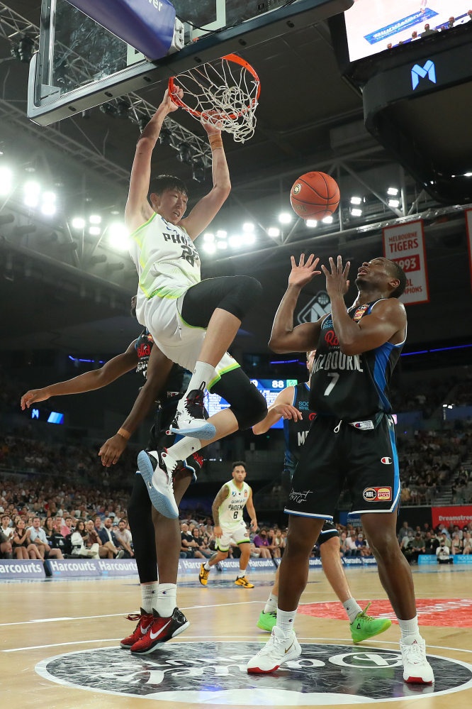 Zhou Qi's insane wingspan steals spotlight at draft combine