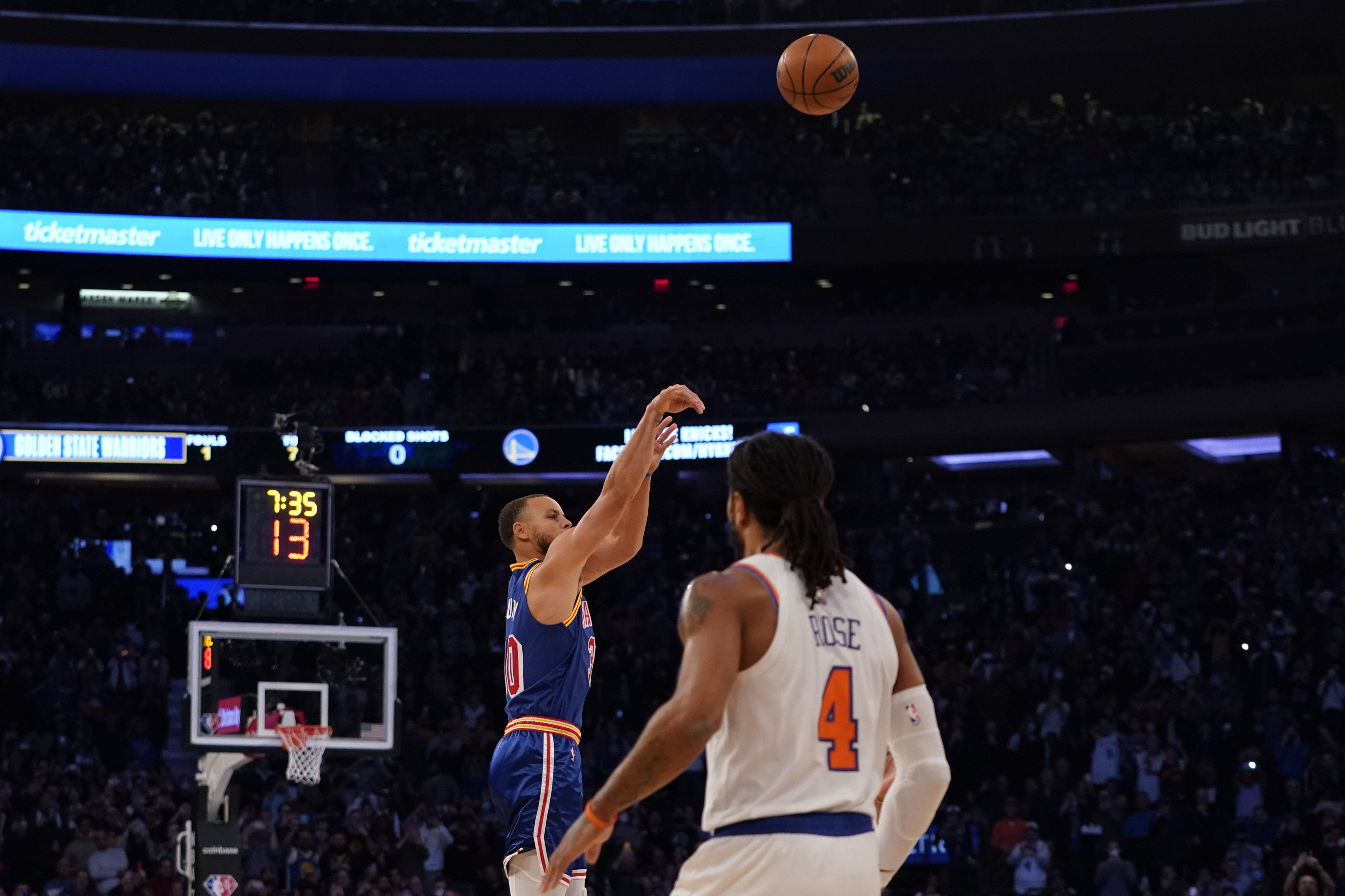 Warriors defeat Knicks in Stephen Curry's record-breaking night at Madison  Square Garden