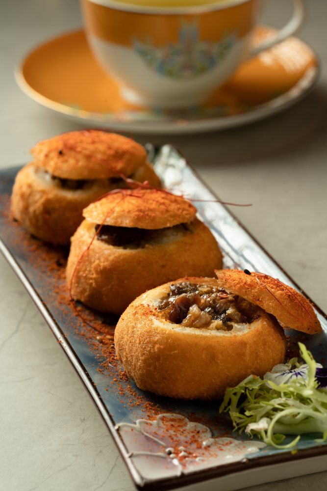 Spicy crispy bun stuffed with roasted goose. Photo: Chuan