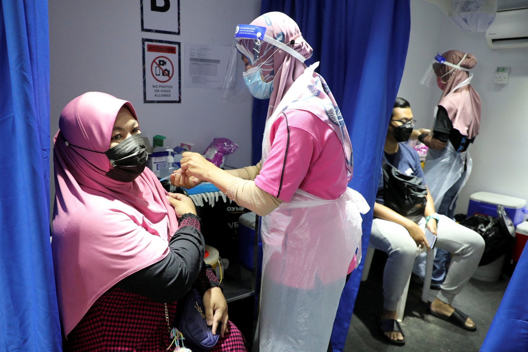 Coronavirus: Indonesia Reports First Omicron Case; Malaysia Bans Mass ...