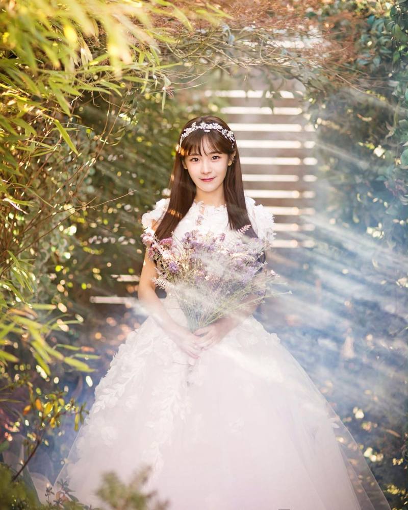 Лучшие свадебные платья от корейских K-Pop звезд