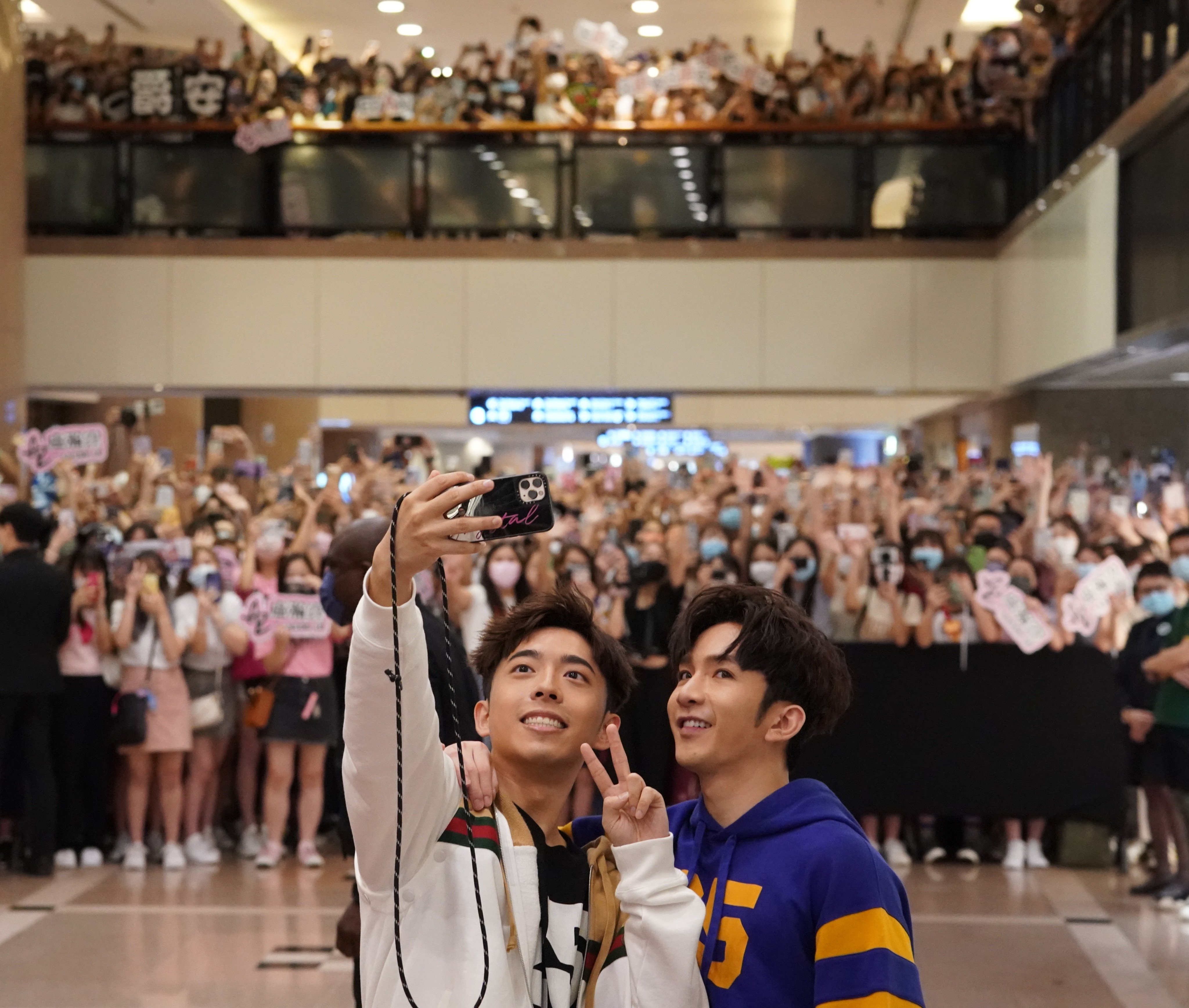 Edan Lui (left) and Anson Lo of boy band Mirror meet their adoring fans at a Gucci store in Harbour City, Tsim Sha Tsui. Luxury brands have flocked to use the Canto-pop group’s fame and popularity in marketing campaigns in 2021. Photo: Felix Wong