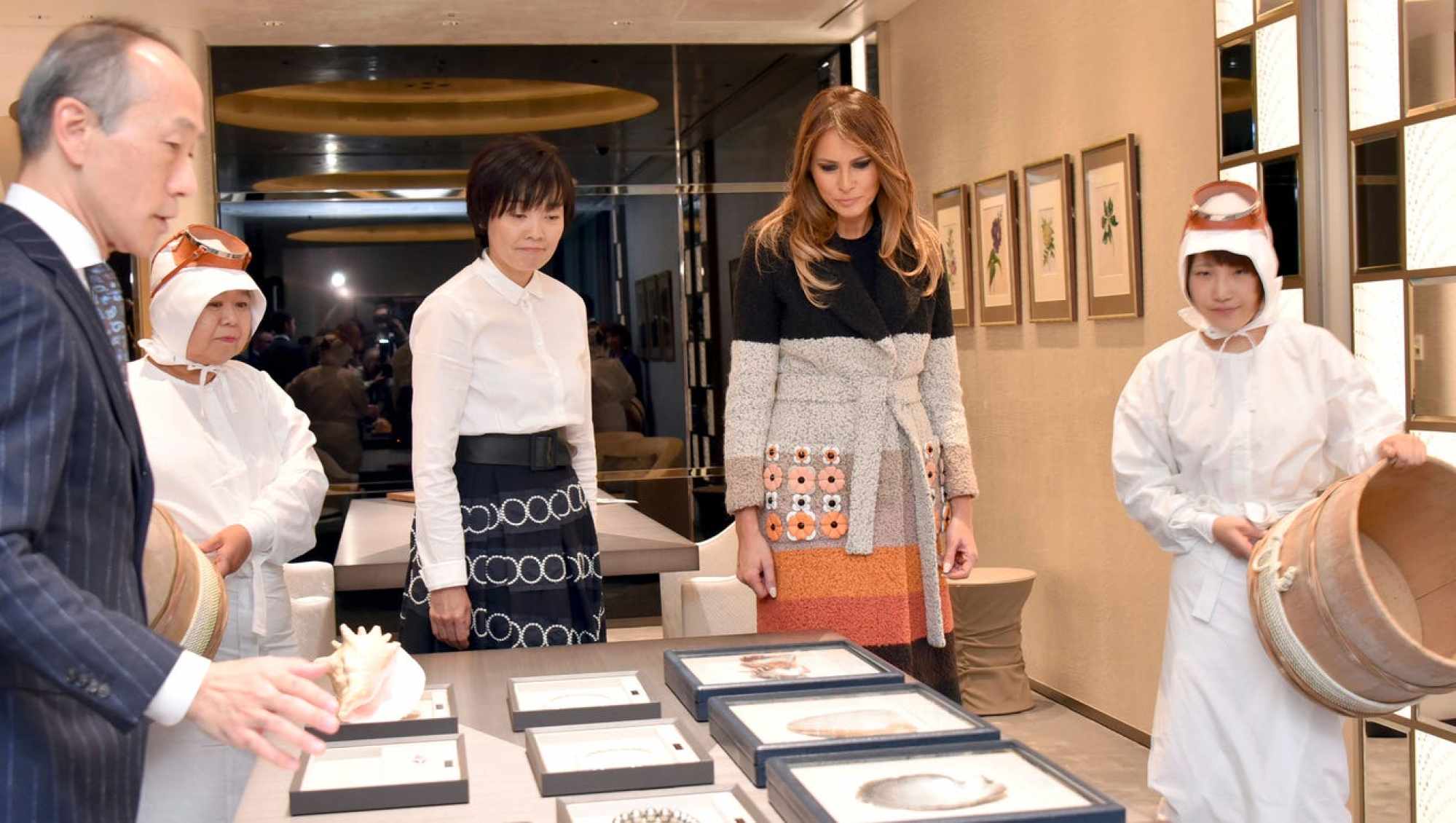 Melania Trump goes window shopping with Japan’s “first lady”, Akie Abe. Photo: AP