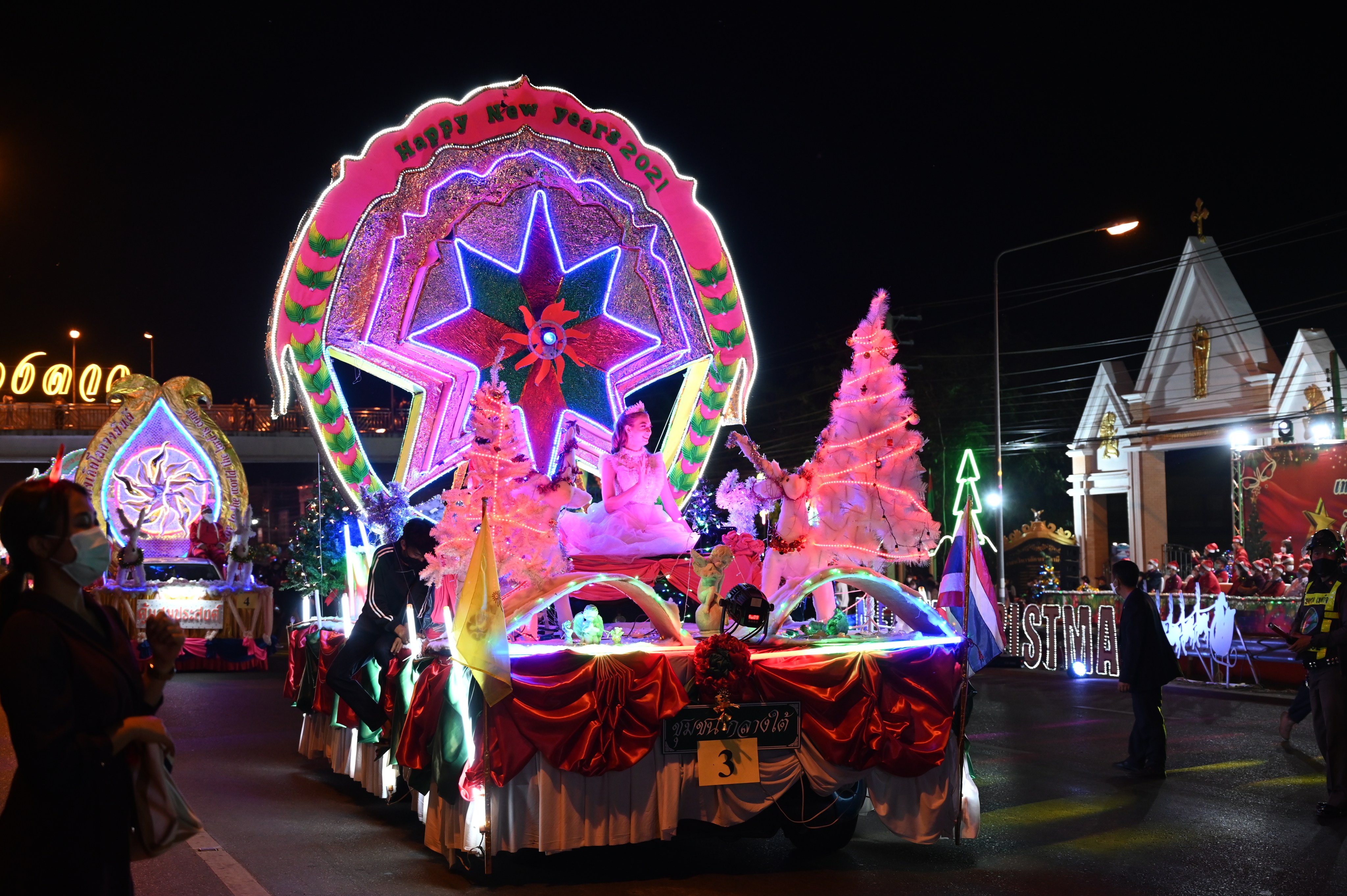 Tha Rae Catholic community’s 2021 Christmas star parade in Thailand’s Sakon Nakhon province. Photo: Vivat Thongantang