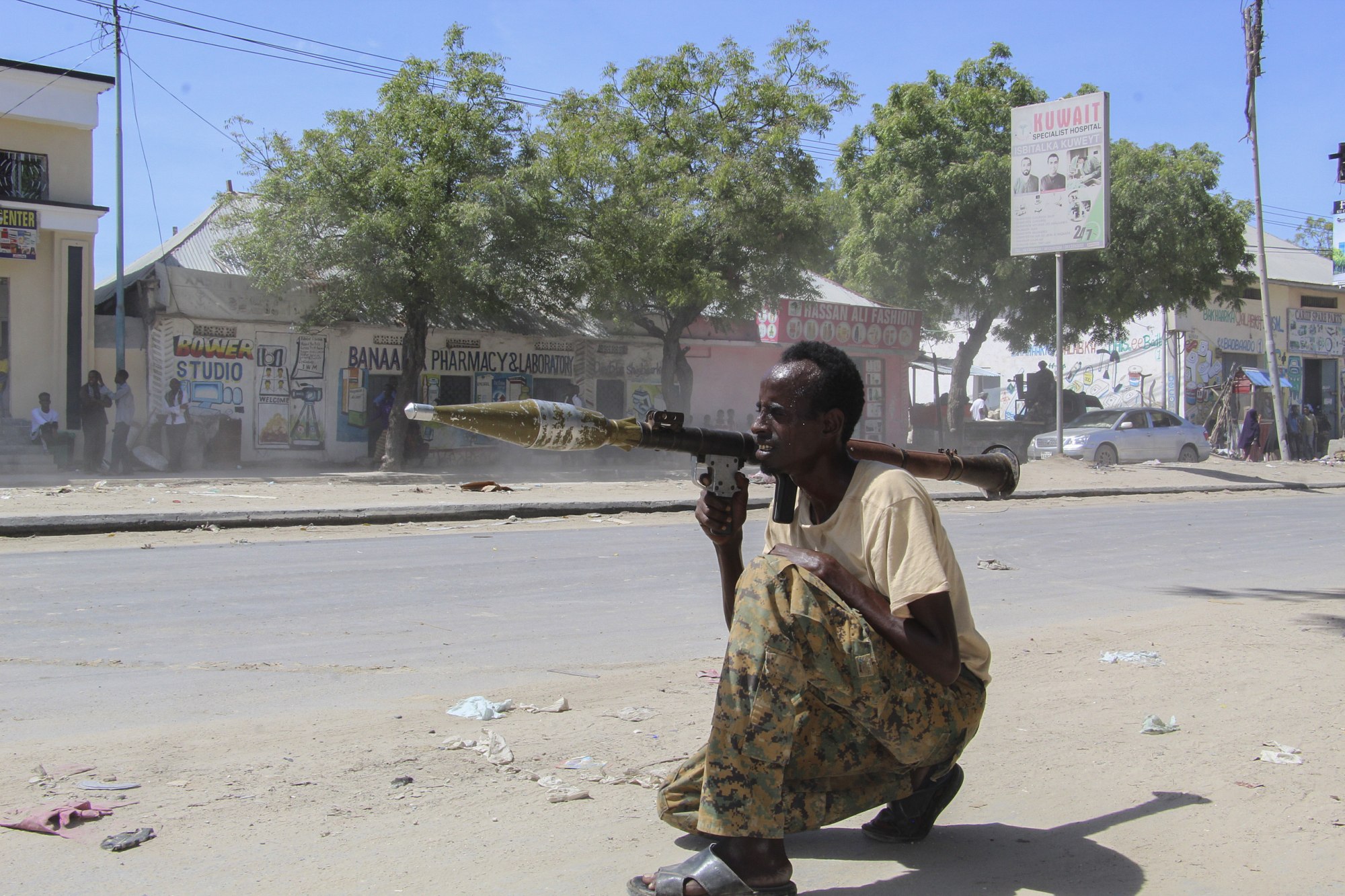 Somali president suspends PM's powers, accusing him of looting