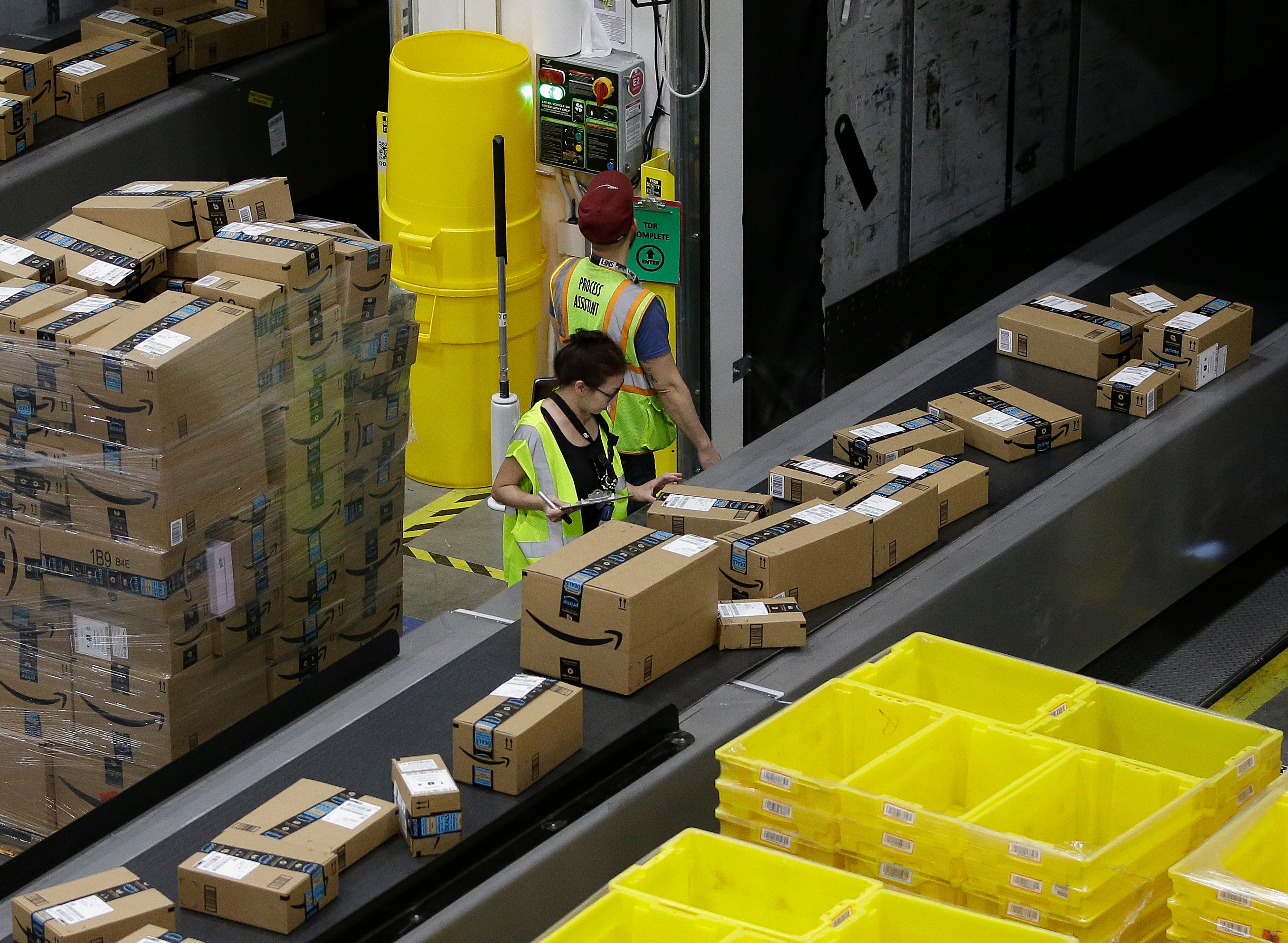 Packages move down a conveyor system where they are directed to the proper shipping area at an Amazon Fulfillment Center in Sacramento, California, on February 9, 2018. Photo: AP