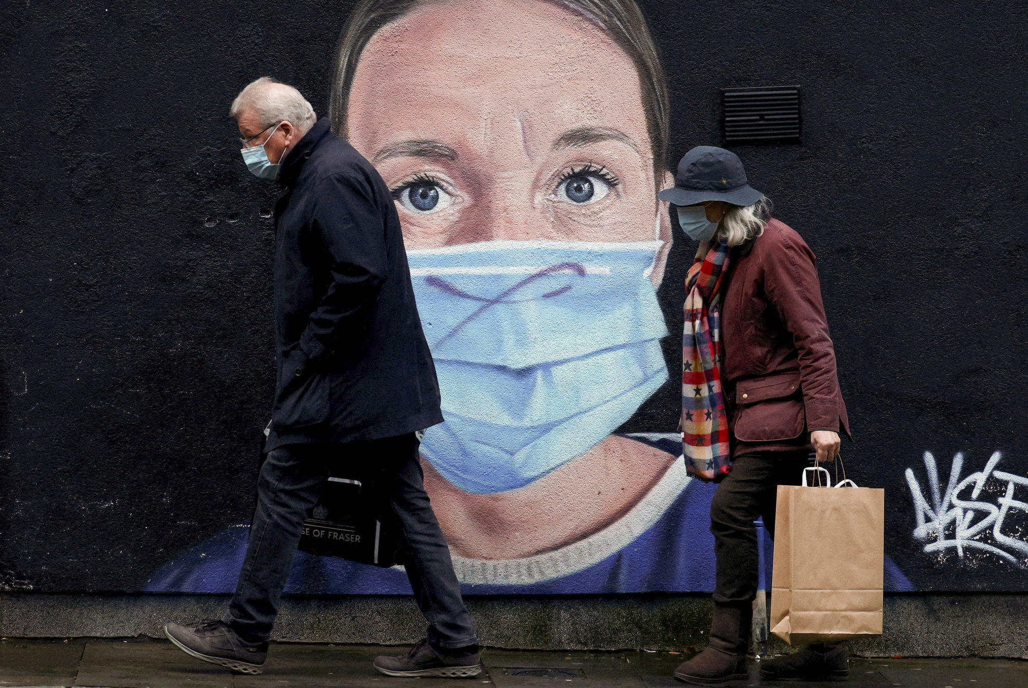 England’s secondary school pupils to wear classroom masks in fight ...