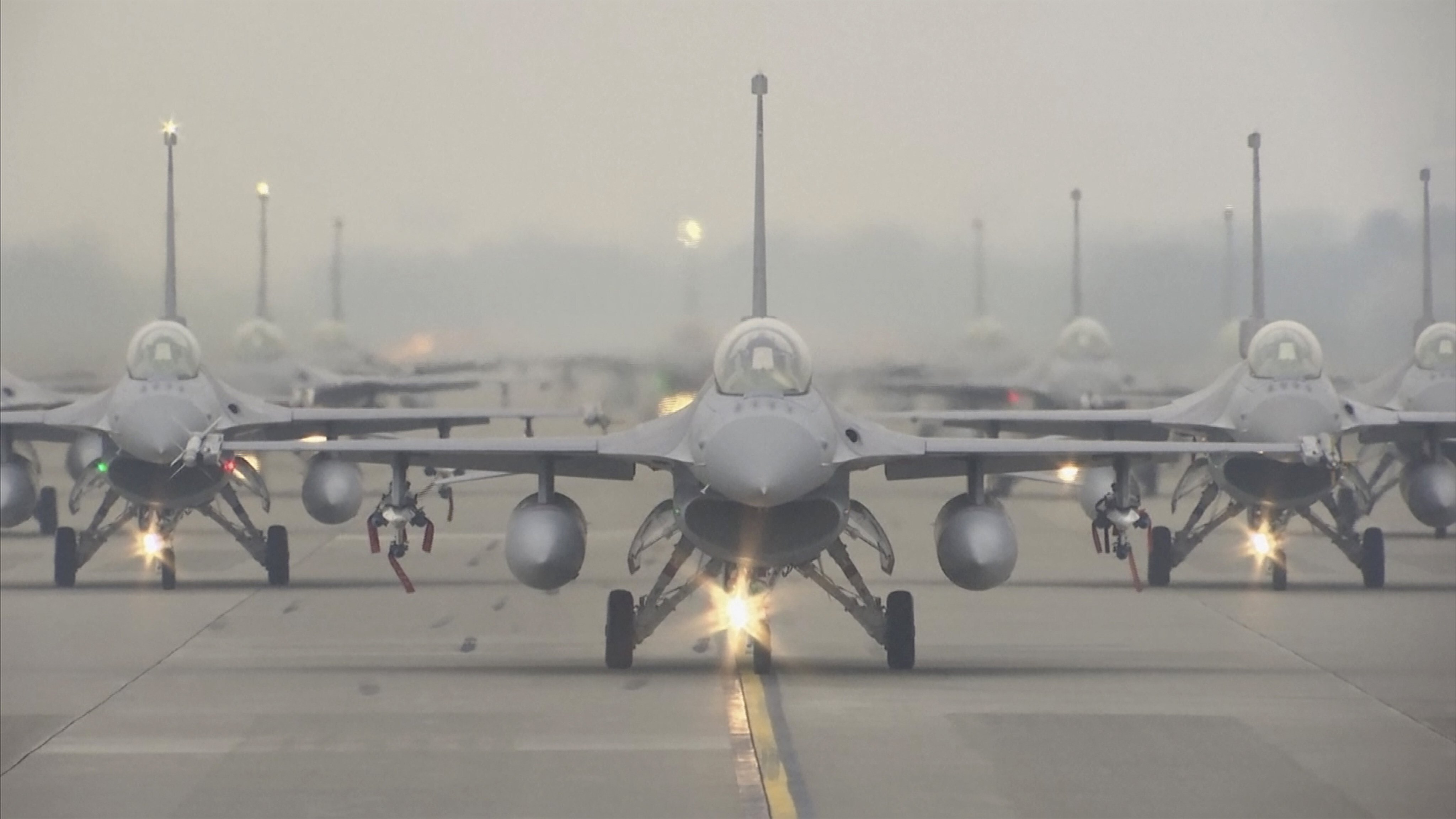 Taiwanese air force F-16V fighter jets taxi along a runway during a drill in Chiayi in southwestern Taiwan, on Wednesday, January 5, 2022. Taiwan’s Air Force pilots took part in a drill to simulate an interception of mainland aircraft into Taiwan’s ADIZ. Photo: AP Photo